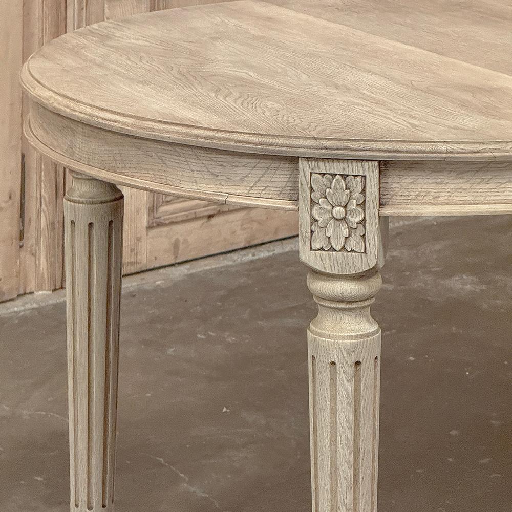 Ancienne table de salle à manger ovale française Louis XVI en chêne rayé Bon état - En vente à Dallas, TX