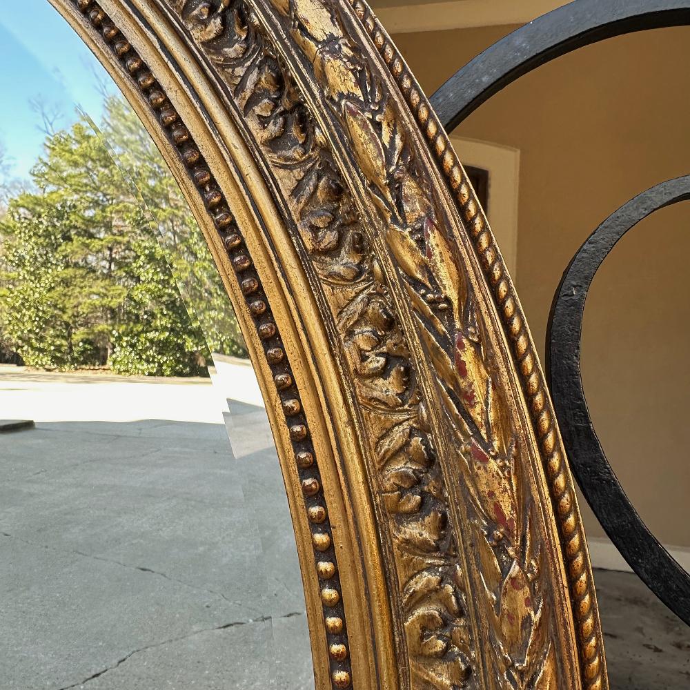 Antique miroir ovale doré français Louis XVI en vente 10