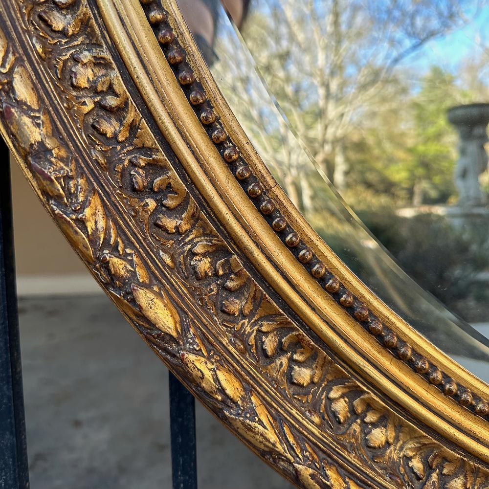 Antique miroir ovale doré français Louis XVI en vente 11