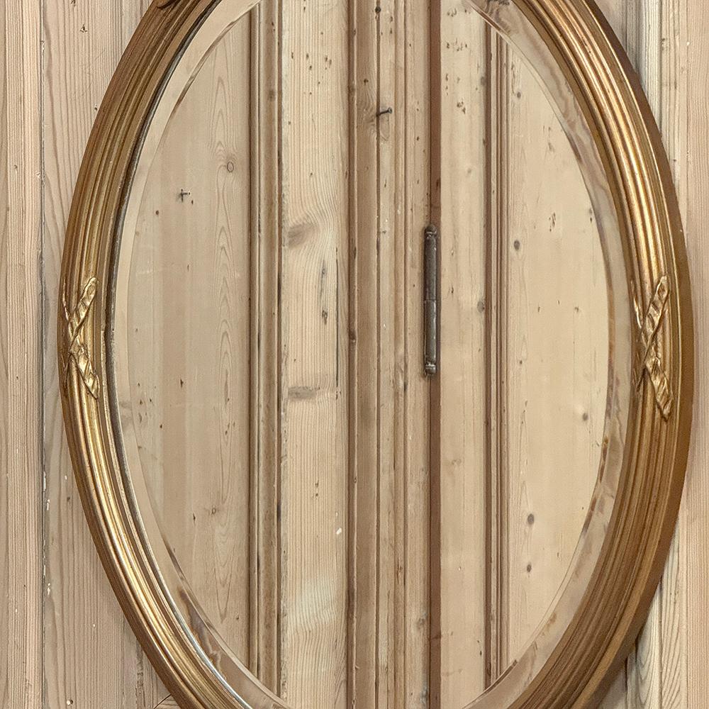 Miroir Mural Antique Français Louis XVI Ovale en Bois Doré en vente 5