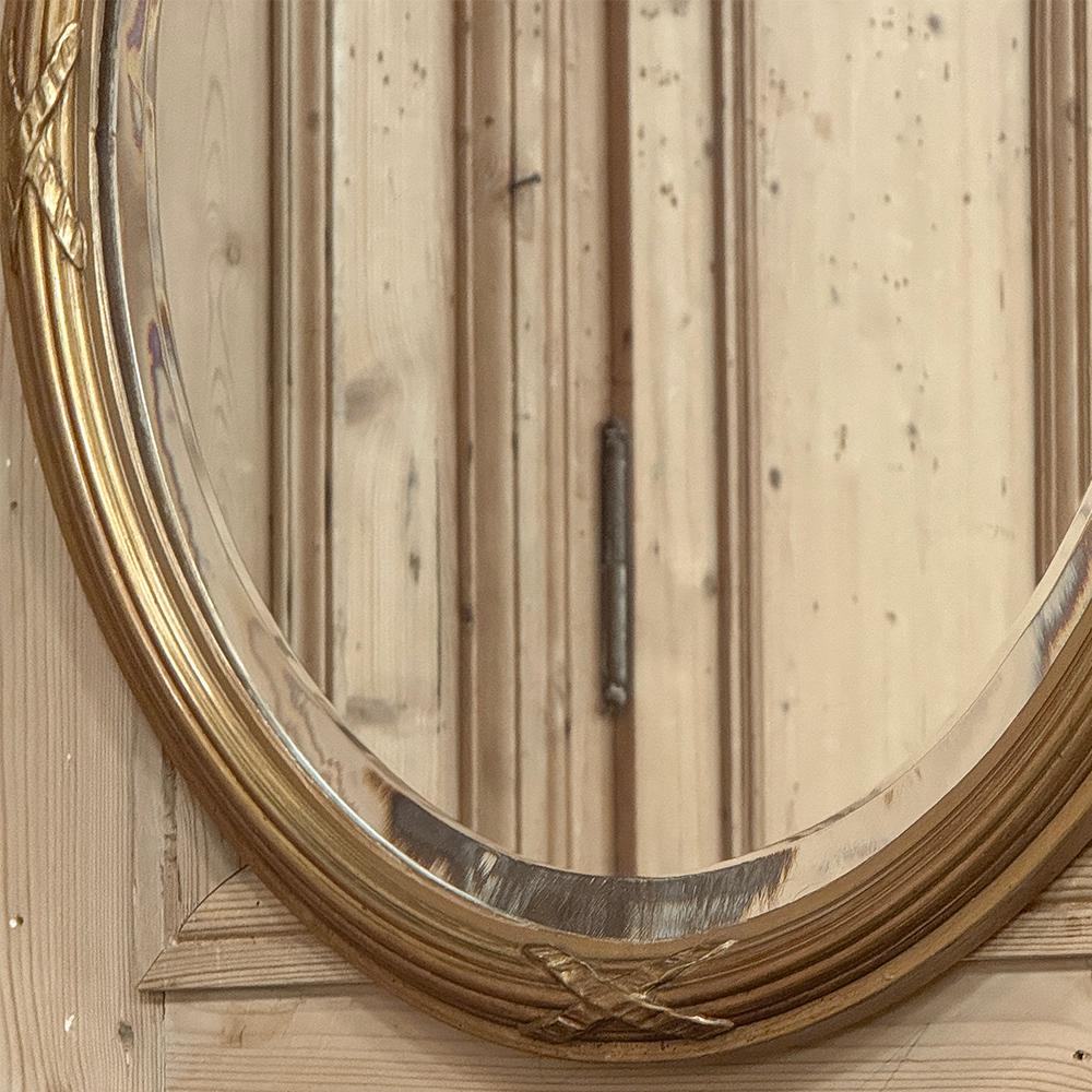 Miroir Mural Antique Français Louis XVI Ovale en Bois Doré en vente 6