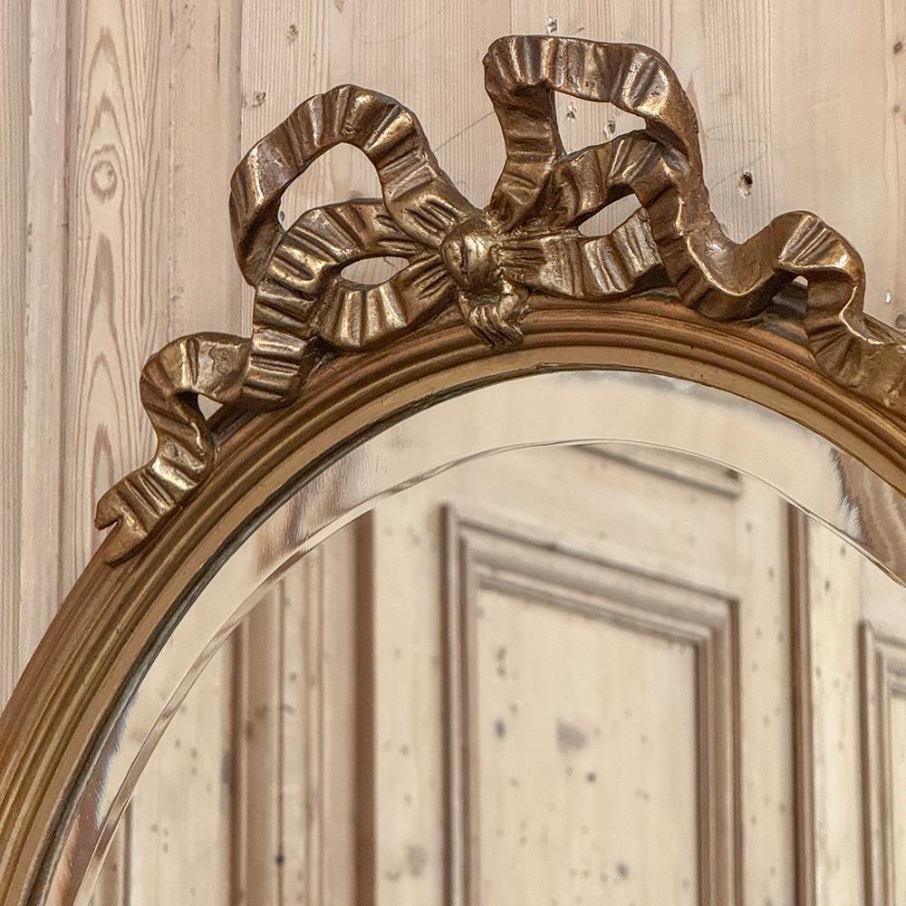 Miroir Mural Antique Français Louis XVI Ovale en Bois Doré en vente 7