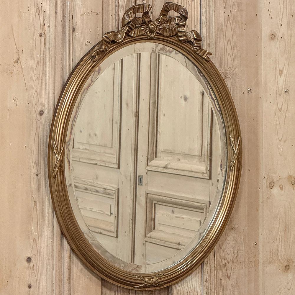 Fait main Miroir Mural Antique Français Louis XVI Ovale en Bois Doré en vente