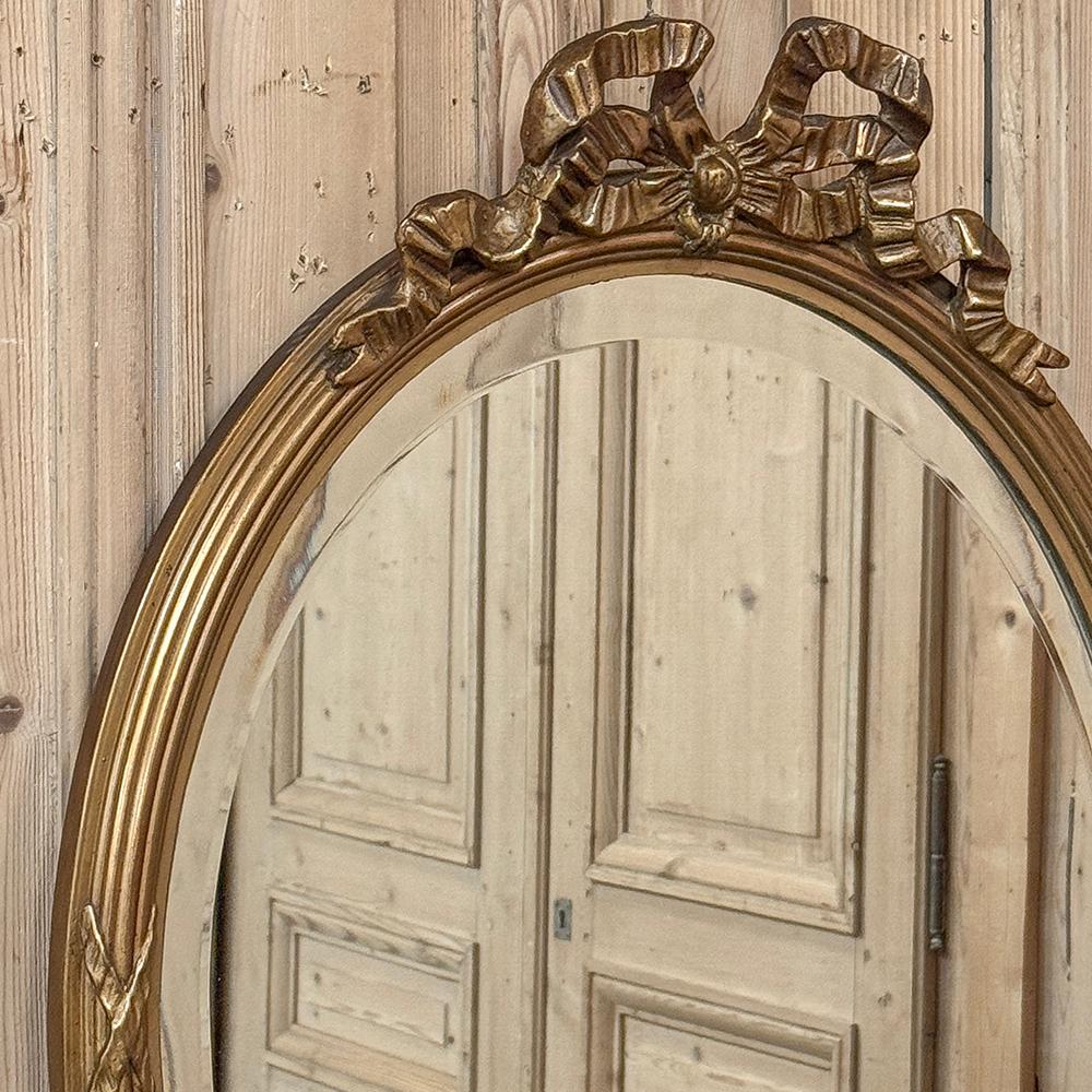 20ième siècle Miroir Mural Antique Français Louis XVI Ovale en Bois Doré en vente