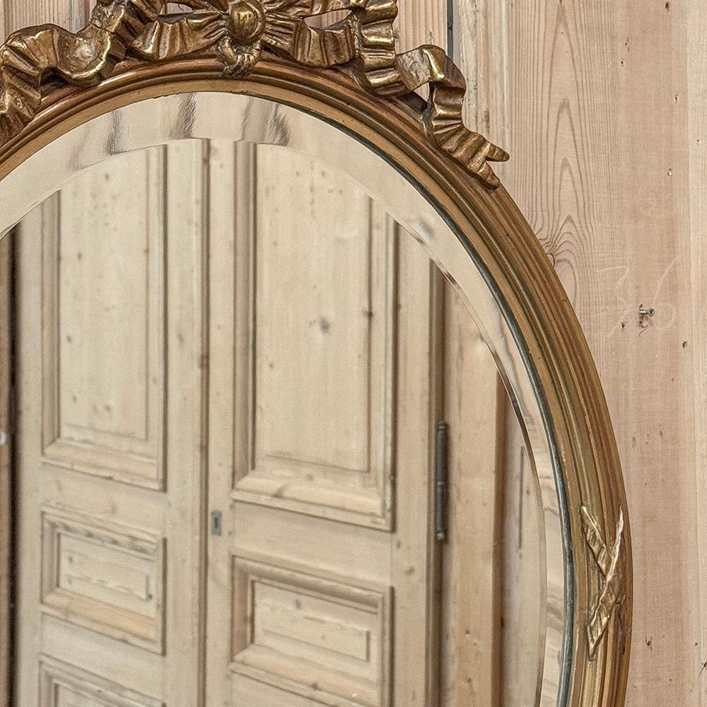 Miroir Mural Antique Français Louis XVI Ovale en Bois Doré en vente 1