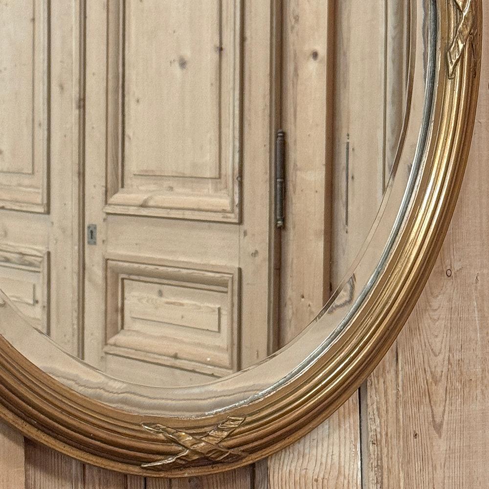 Miroir Mural Antique Français Louis XVI Ovale en Bois Doré en vente 2