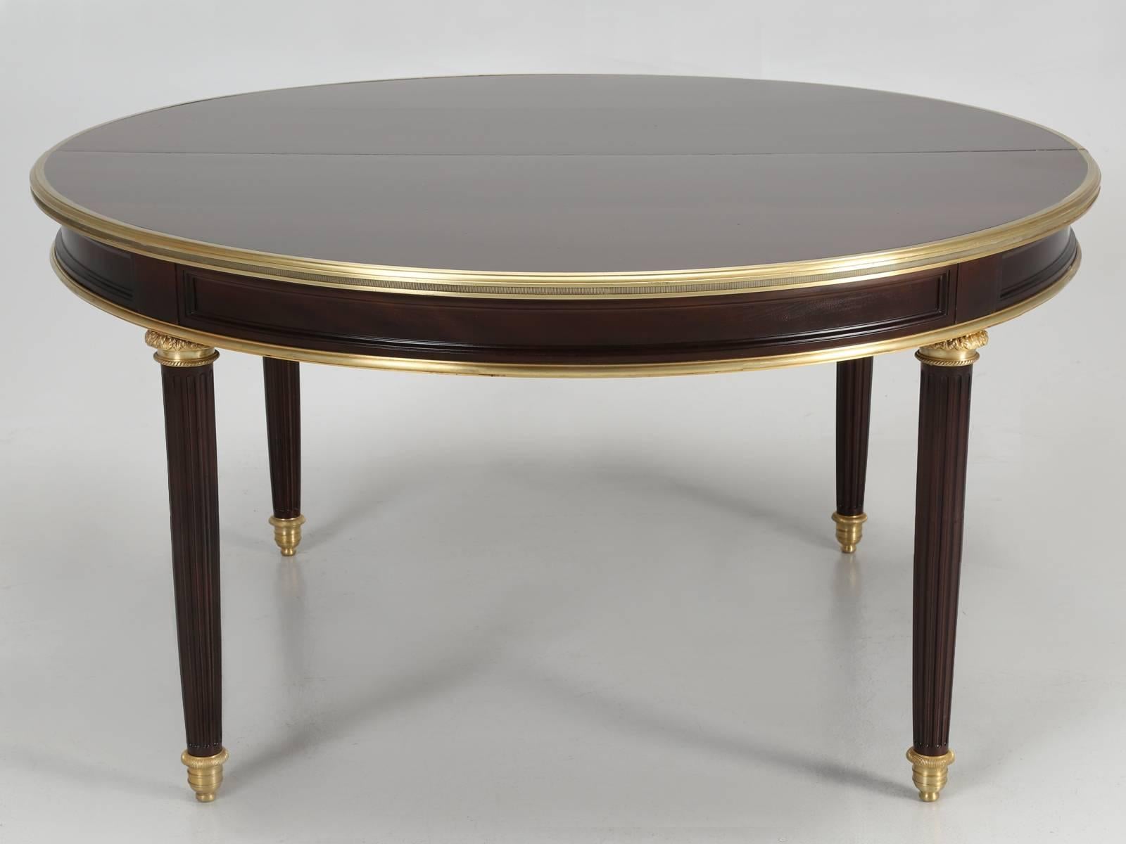 Antique French Louis XVI style oval, or round dining table, complete with (3) matching mahogany leaves. This is not your typical Louis XVI style mahogany dining table, but rather one that was built, to a very high standard. The exquisite highly