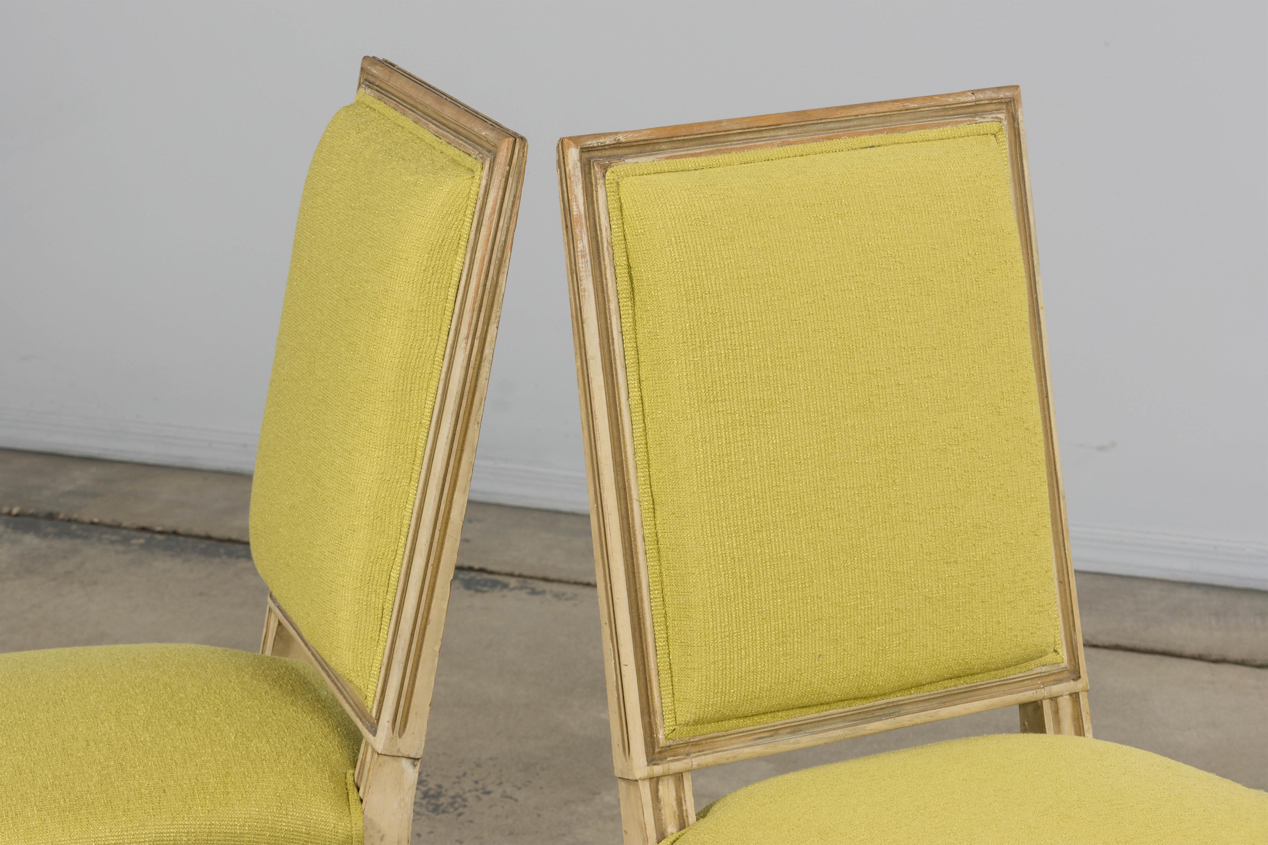 Coton Antique French Louis XVI chaises d'appoint peintes en tissu chartreuse - une paire en vente