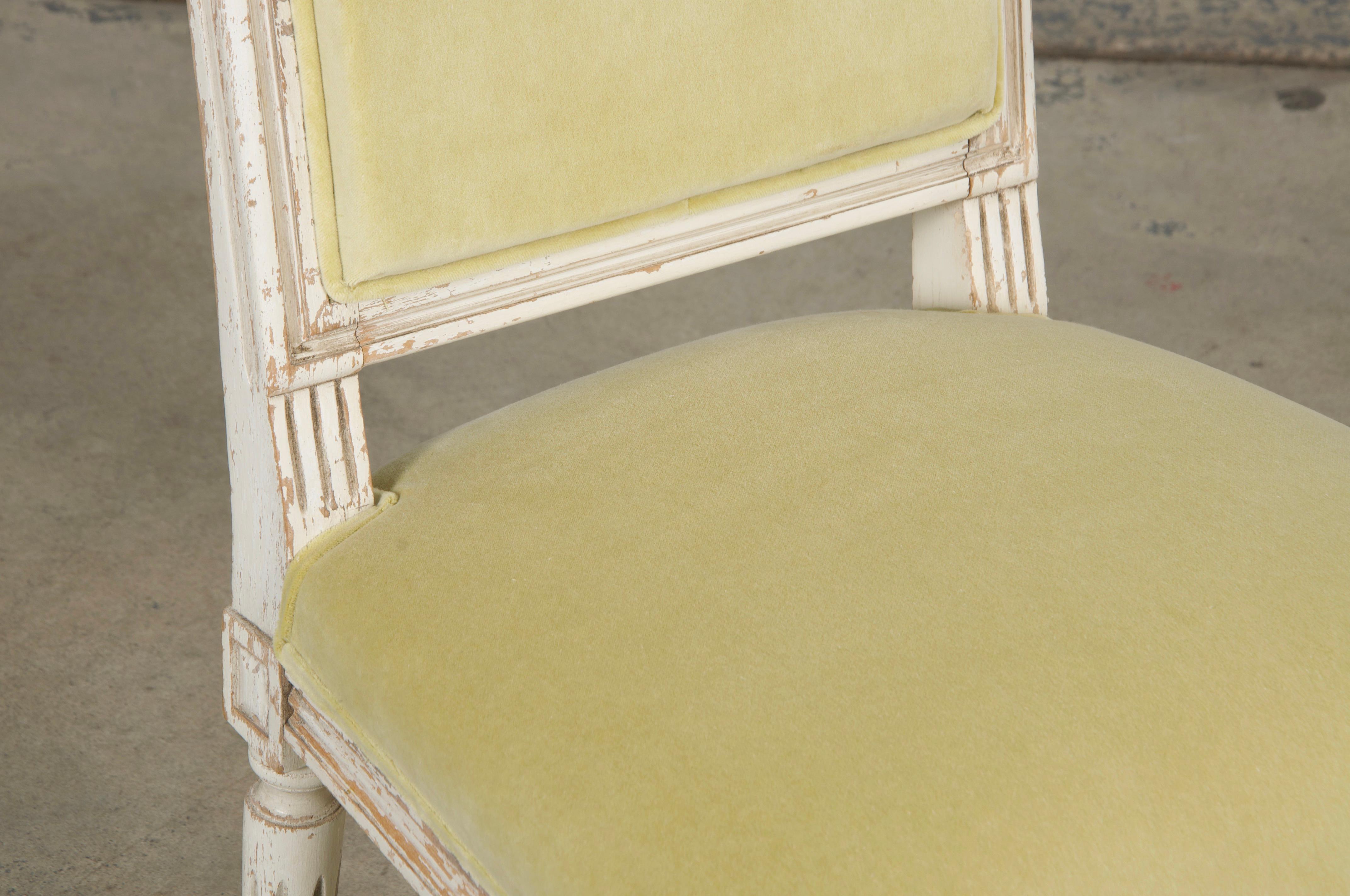 Paire de chaises d'appoint françaises peintes Louis XVI en jaune clair en vente 1