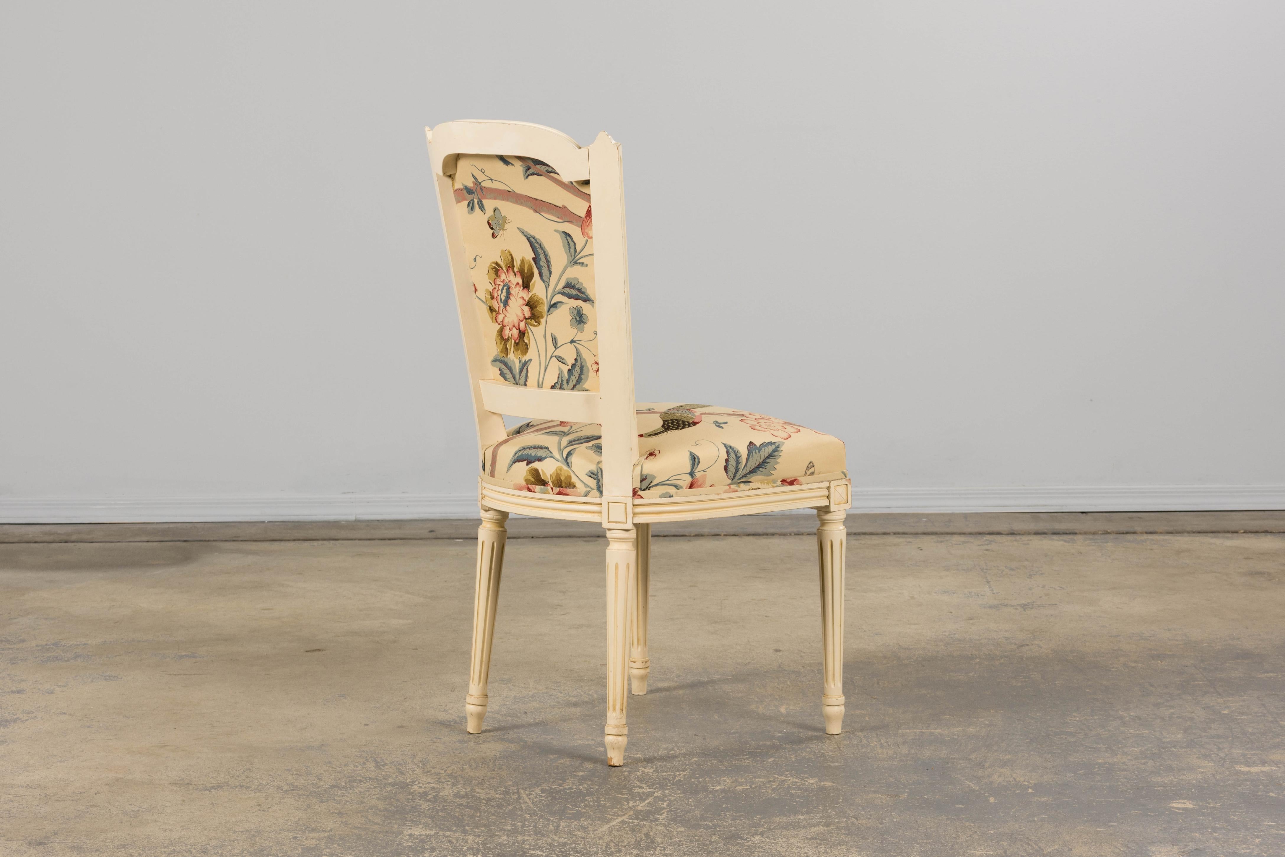 Antique French Louis XVI Painted Accent Side Chair in Beige Chinoiserie Fabric in vendita 2