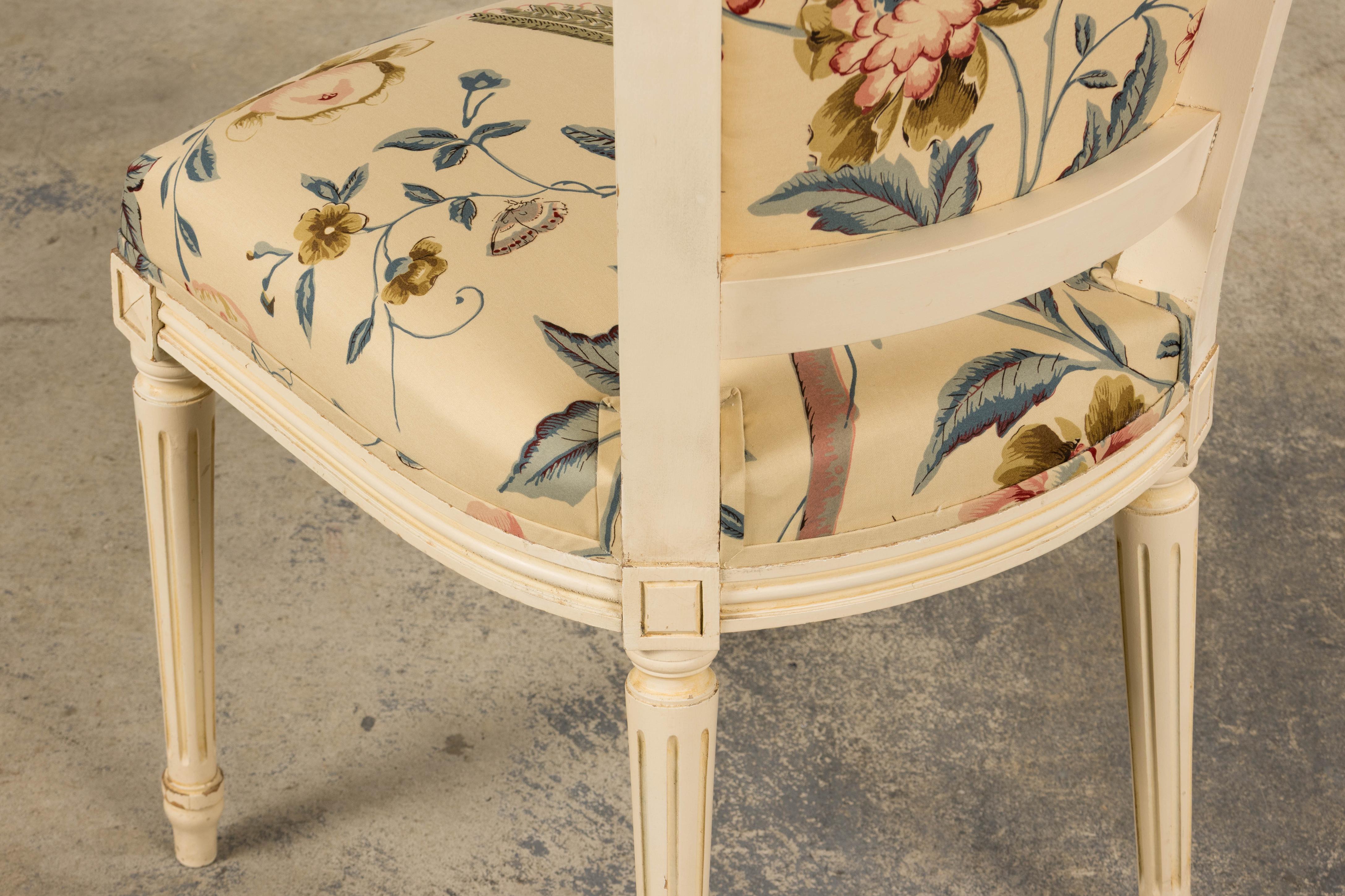 Antique French Louis XVI Painted Accent Side Chair in Beige Chinoiserie Fabric in vendita 3