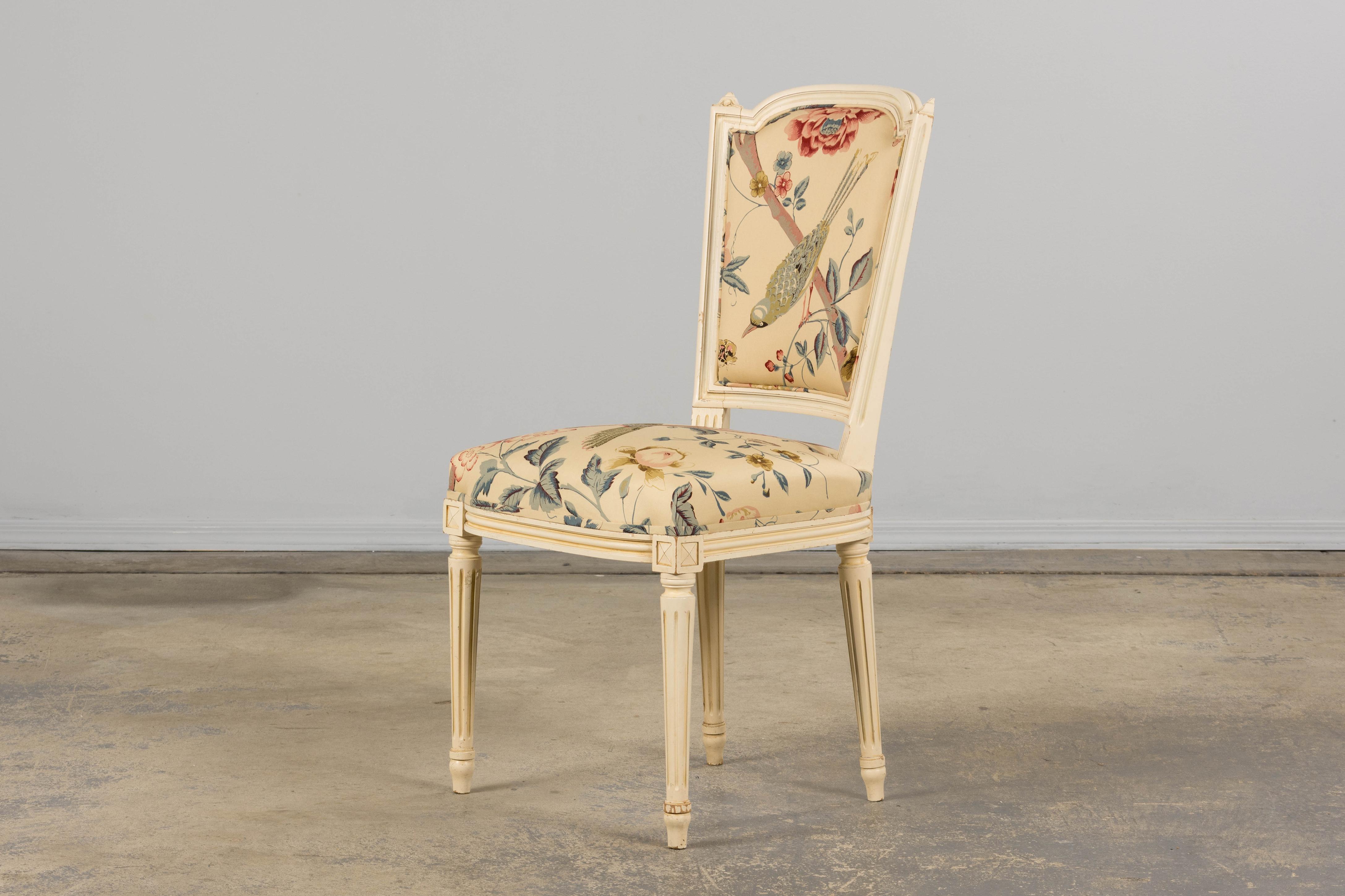 Antique French Louis XVI Painted Accent Side Chair in Beige Chinoiserie Fabric in vendita 4