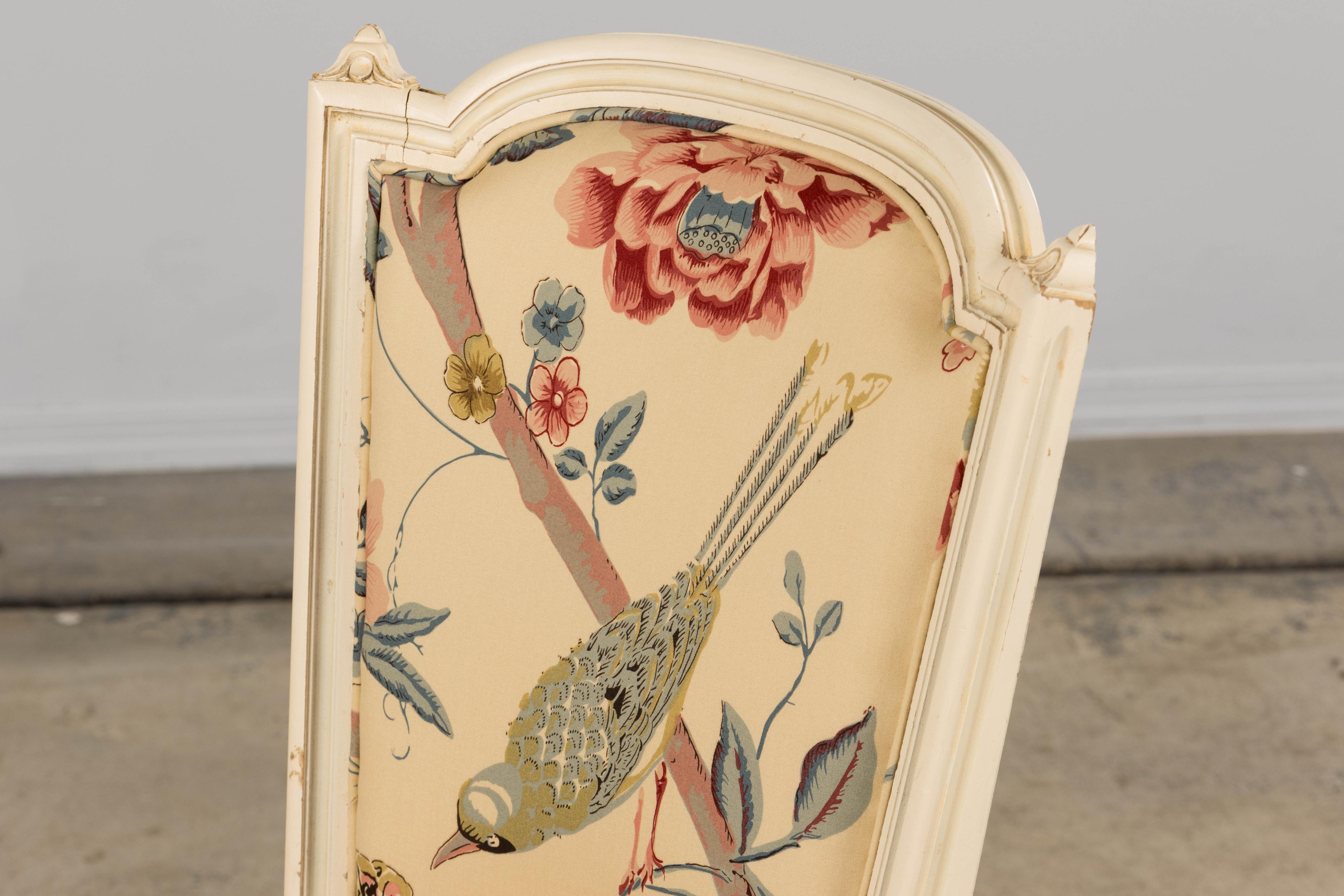 Antique French Louis XVI Painted Accent Side Chair in Beige Chinoiserie Fabric in vendita 5