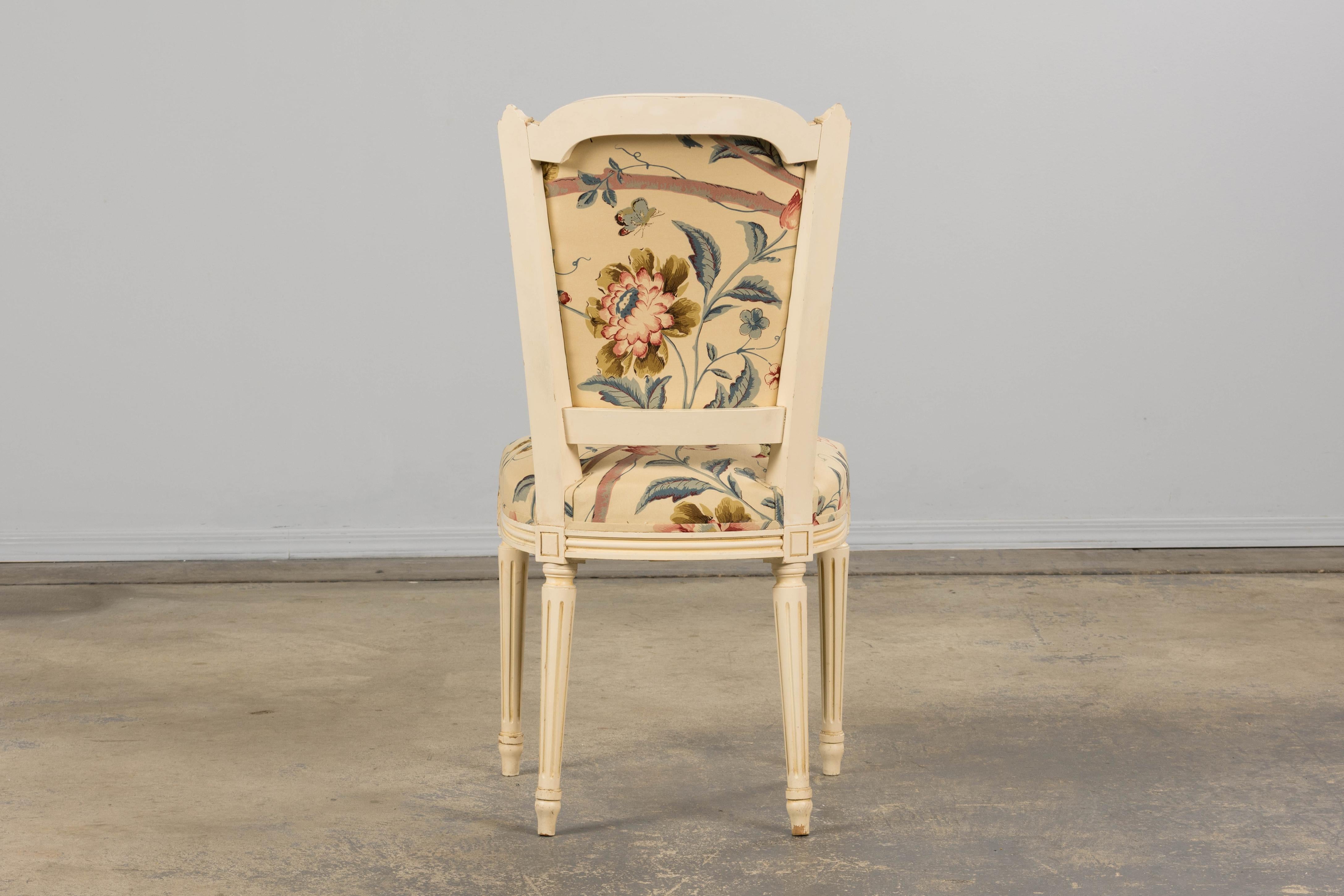 Antique French Louis XVI Painted Accent Side Chair in Beige Chinoiserie Fabric in vendita 8
