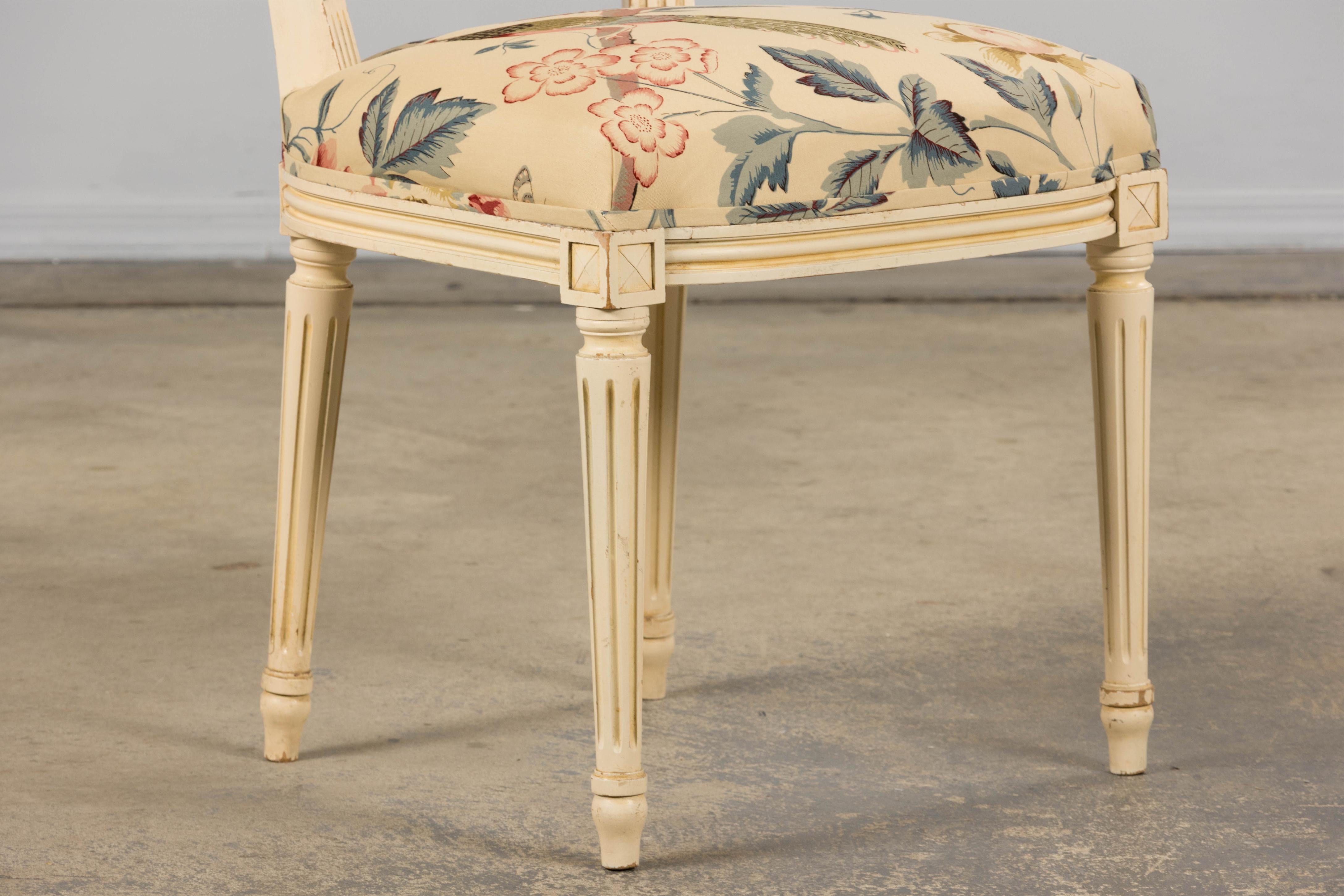 XX secolo Antique French Louis XVI Painted Accent Side Chair in Beige Chinoiserie Fabric in vendita