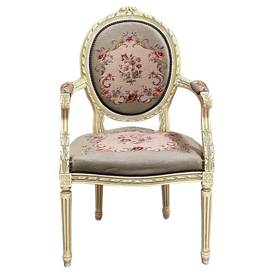 Antiker französischer Louis XVI-Sessel mit Gobelinstickerei-Wandteppich, bemalt im Angebot