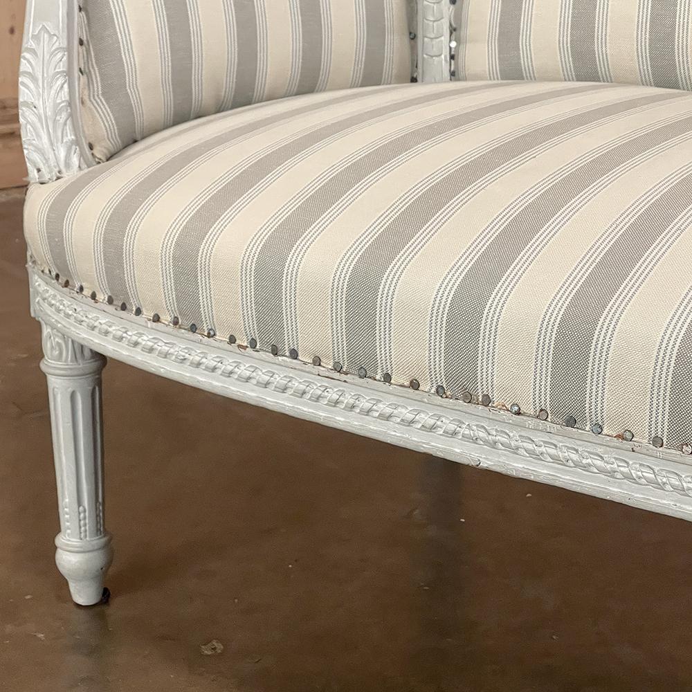 Antiker französischer Canape-Stuhl im Louis-XVI-Stil, bemalt ~ und eine halbe im Angebot 6