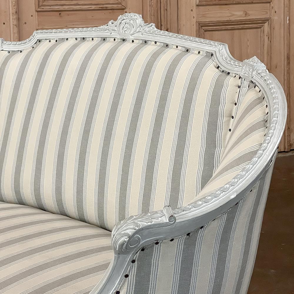 Antiker französischer Canape-Stuhl im Louis-XVI-Stil, bemalt ~ und eine halbe im Angebot 8