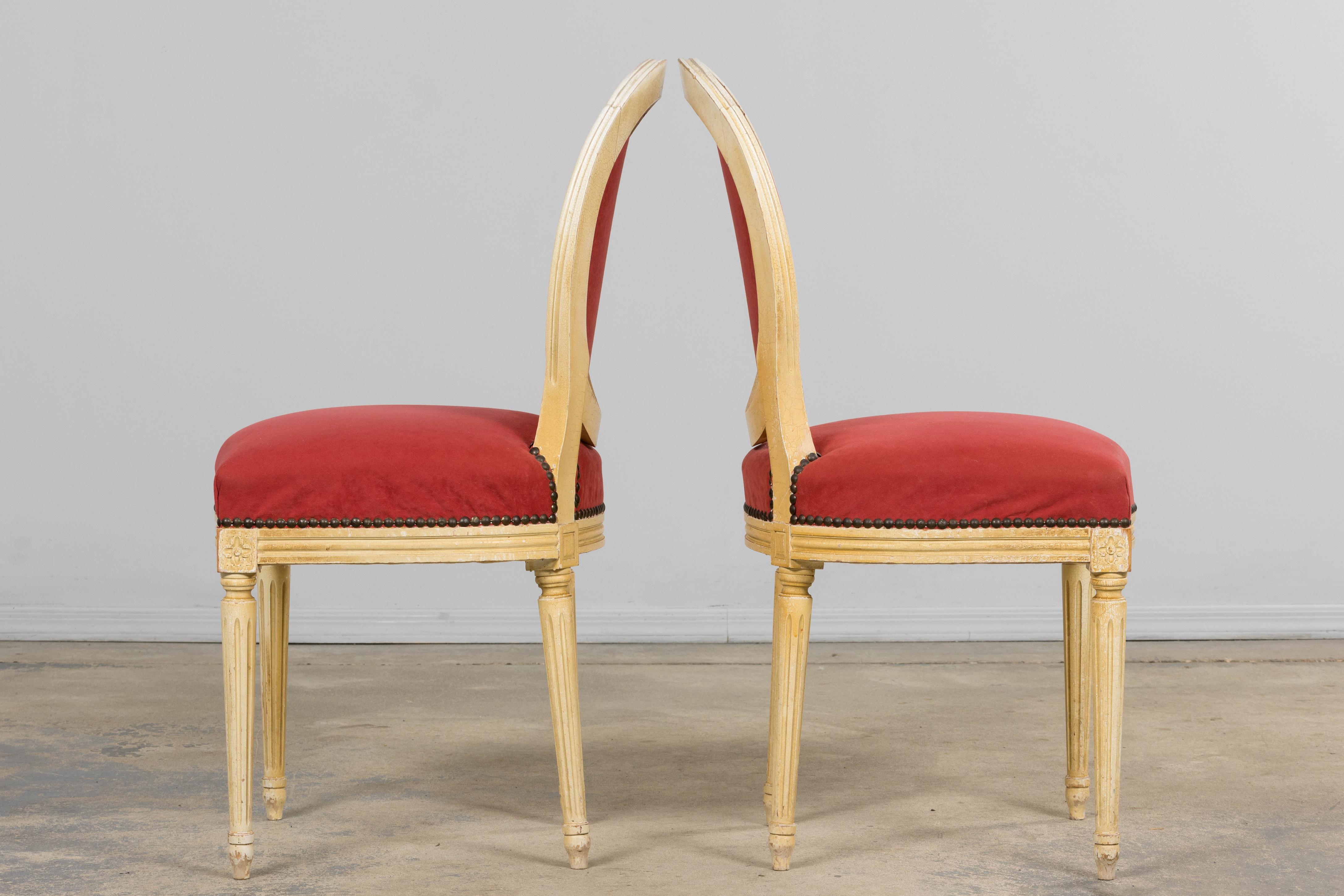 Antique French Luigi XVI  Sedie da pranzo dipinte in velluto lampone - Set di 8 in vendita 7