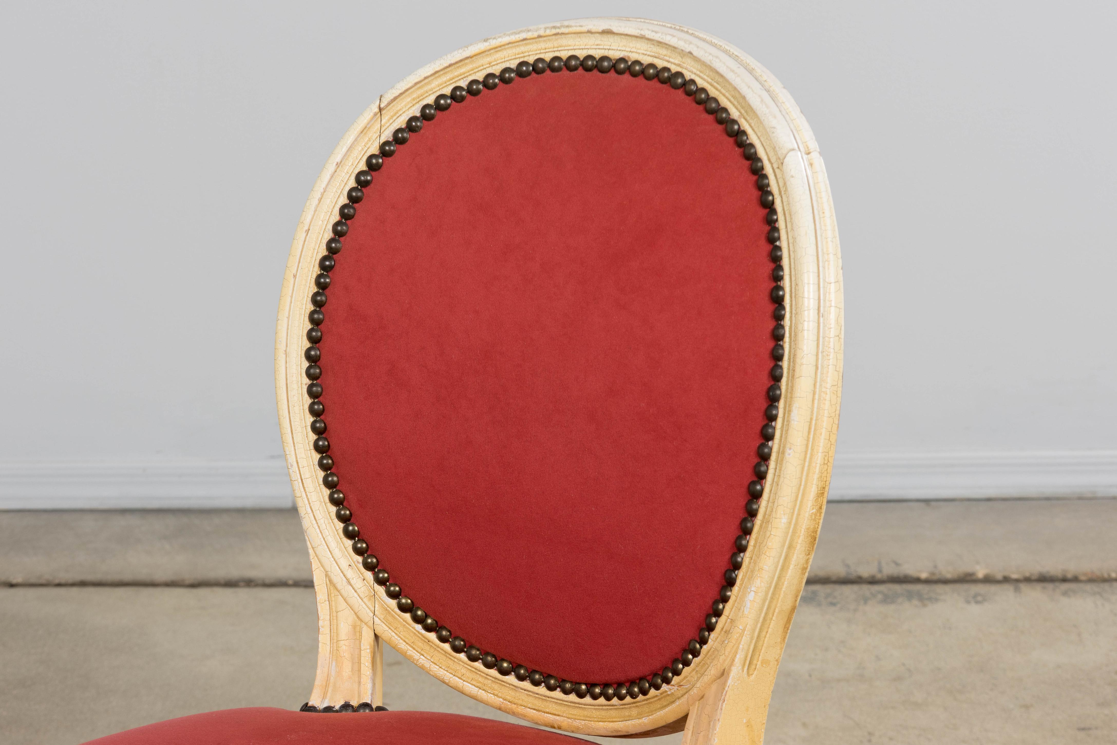 Antique French Luigi XVI  Sedie da pranzo dipinte in velluto lampone - Set di 8 in vendita 12