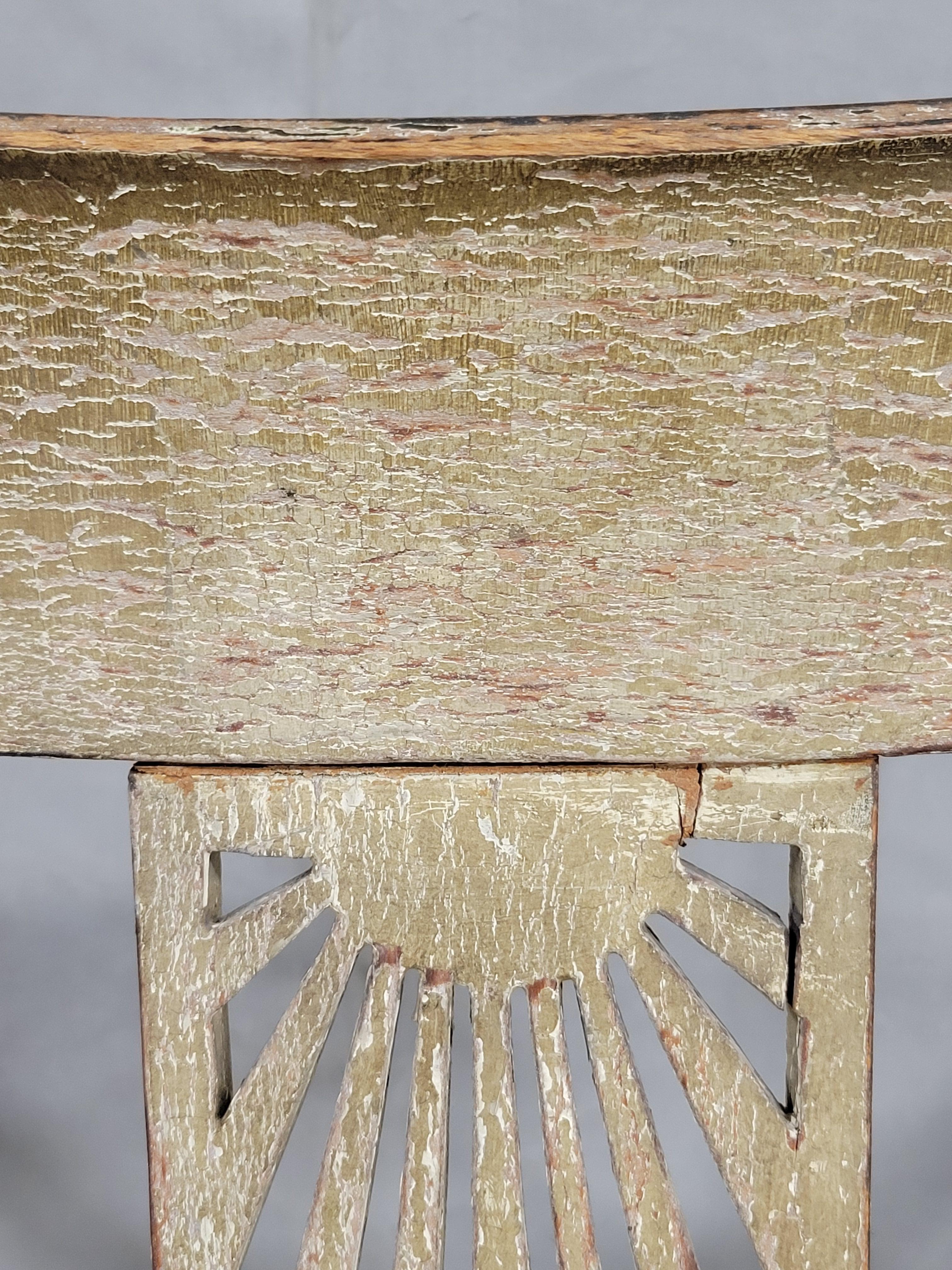 Paire de fauteuils peints de style français Louis XVI de la Maison Jansen en vente 8