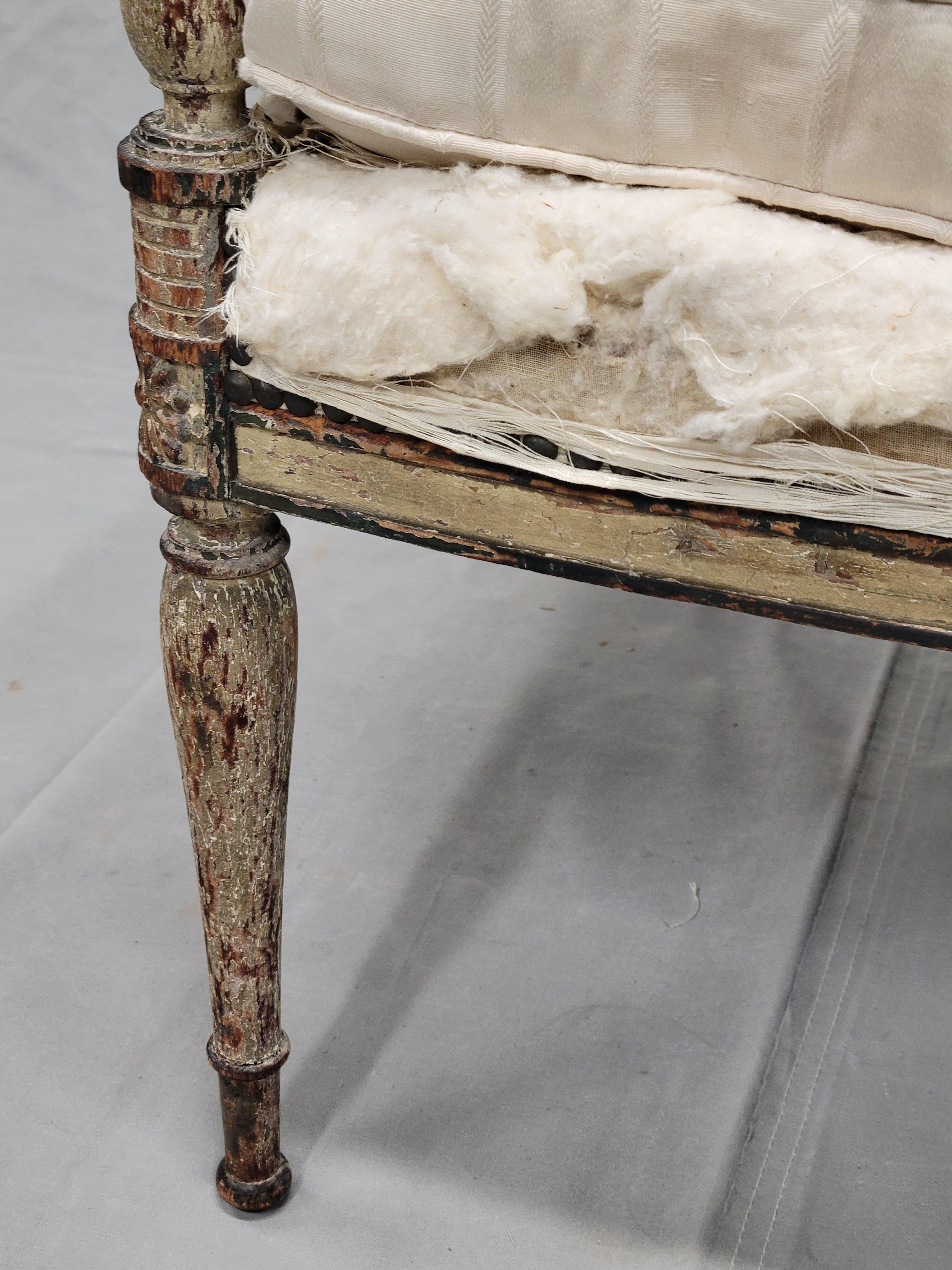 Paire de fauteuils peints de style français Louis XVI de la Maison Jansen en vente 11