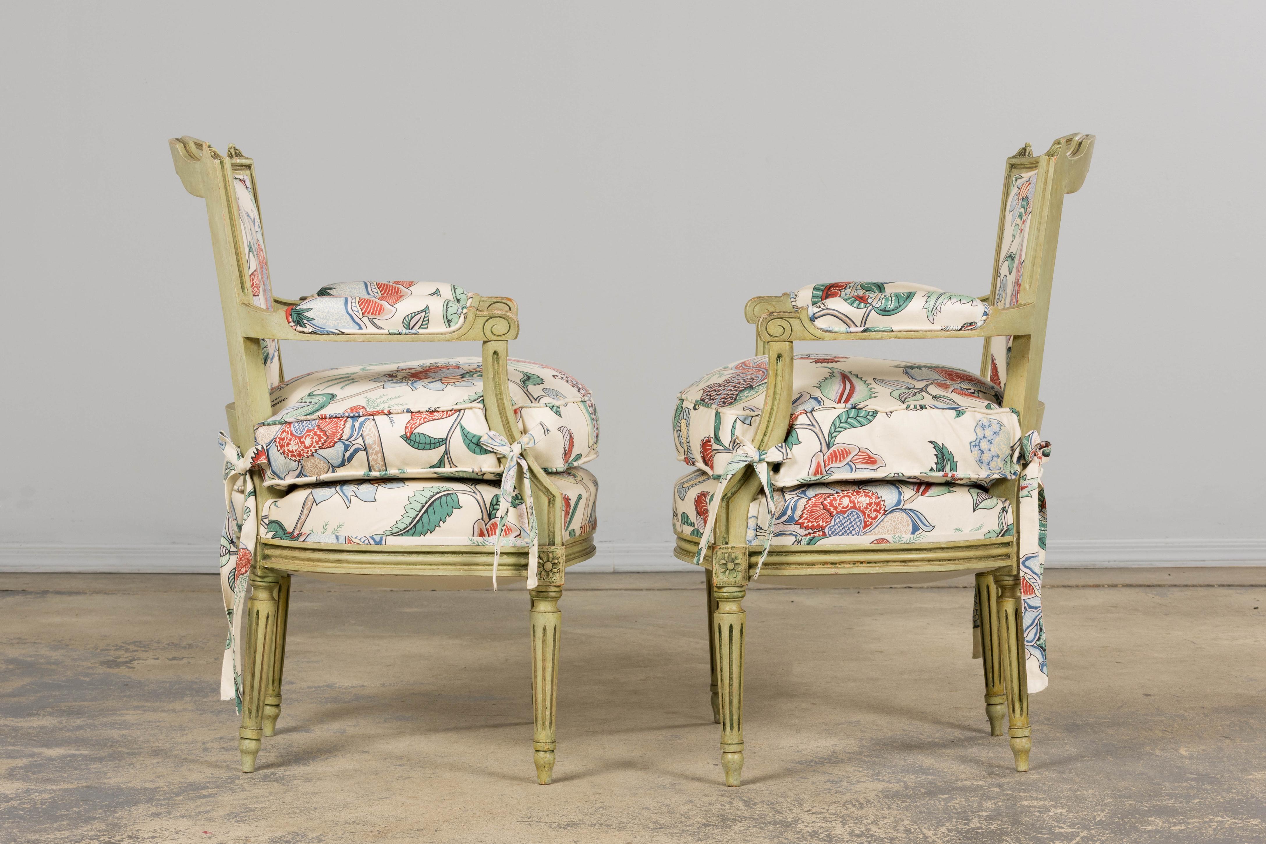 Antique French Louis XVI Painted Green Dining Chairs in Floral Fabric- Set of 6 in vendita 5