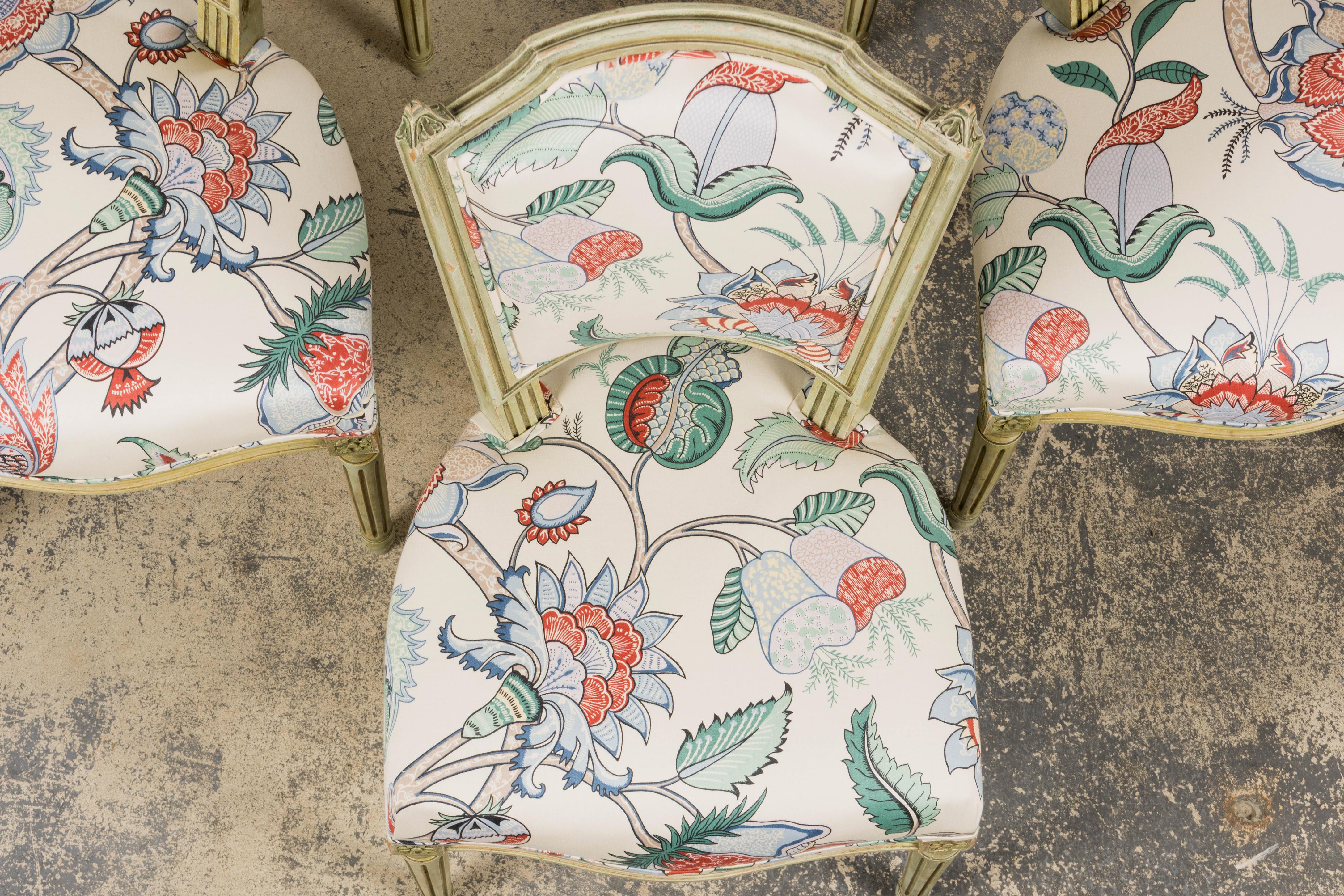 Francese Antique French Louis XVI Painted Green Dining Chairs in Floral Fabric- Set of 6 in vendita