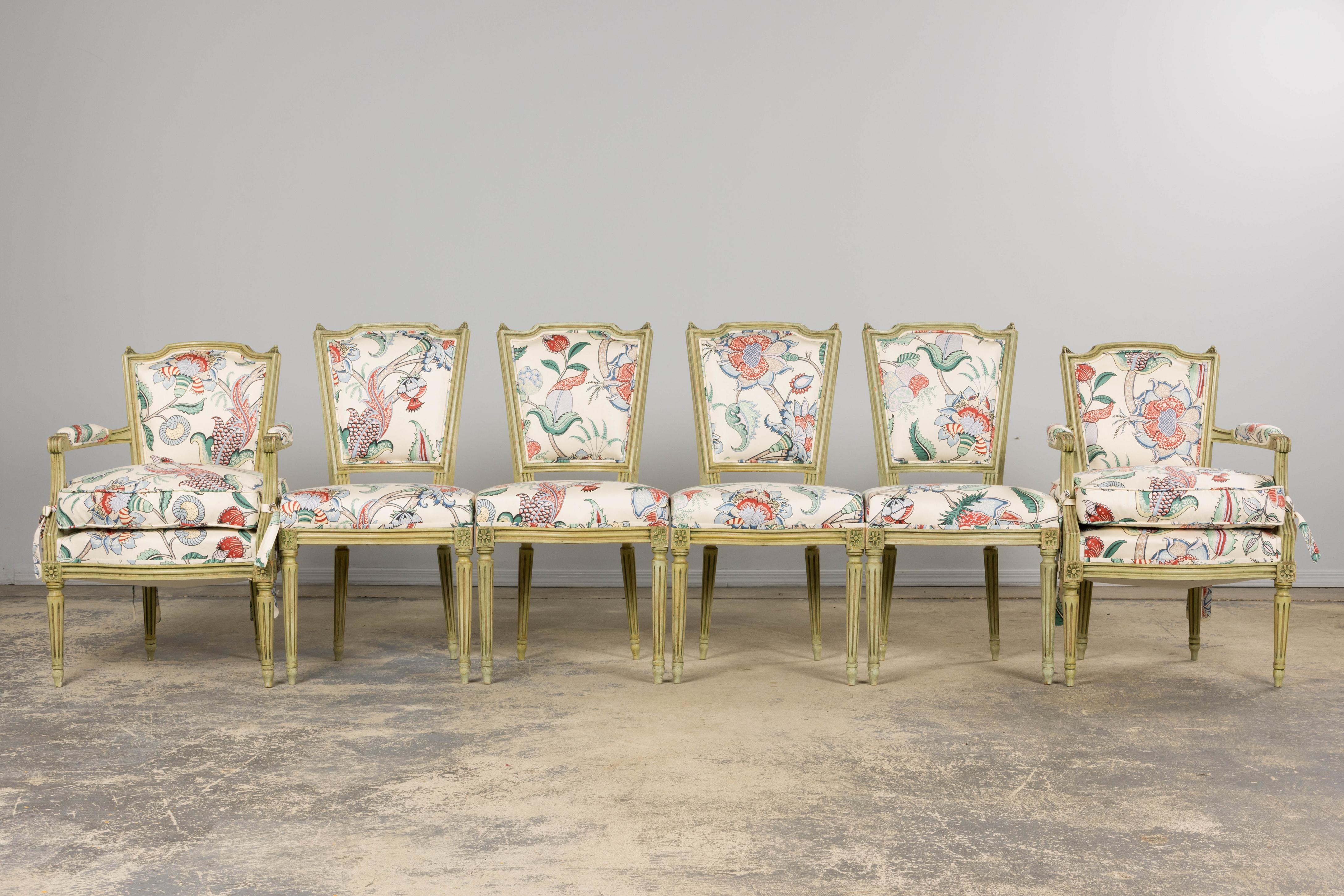Intagliato a mano Antique French Louis XVI Painted Green Dining Chairs in Floral Fabric- Set of 6 in vendita