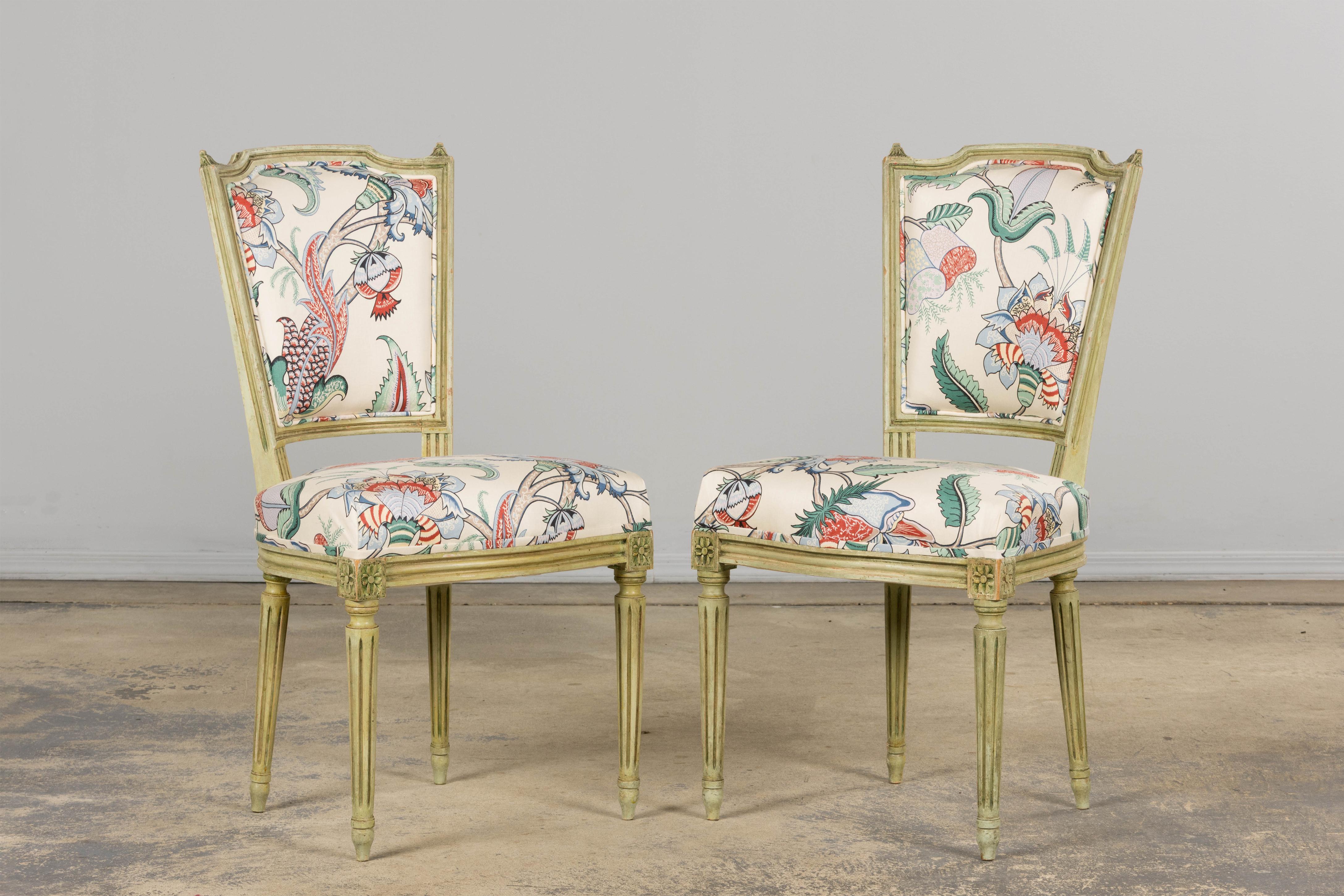 Tessuto Antique French Louis XVI Painted Green Dining Chairs in Floral Fabric- Set of 6 in vendita