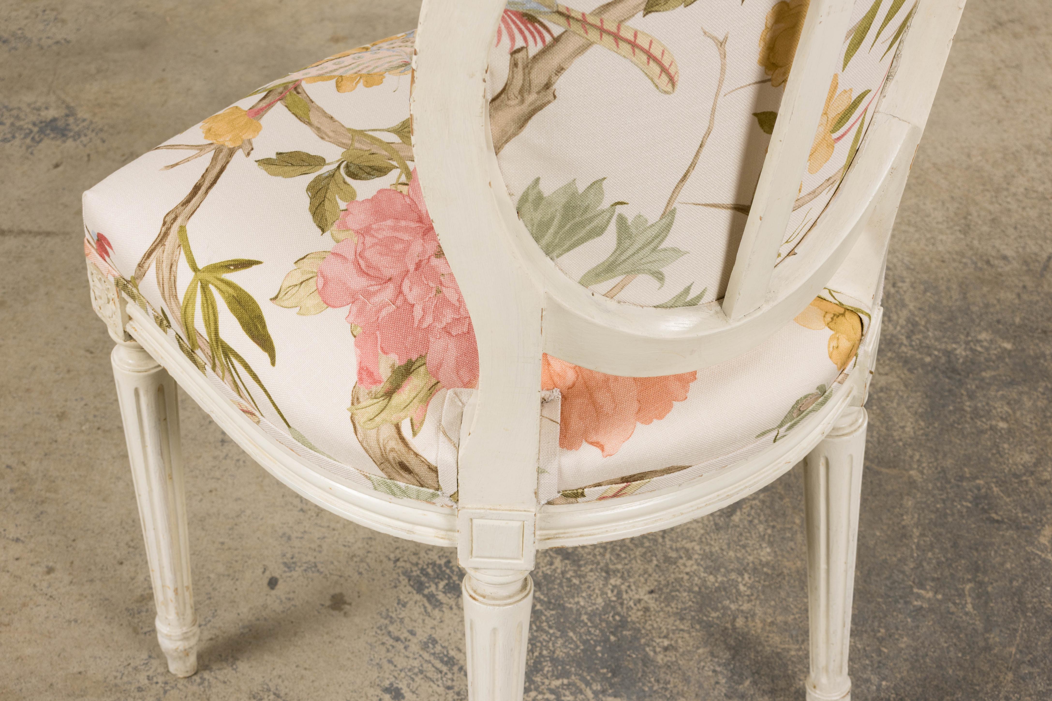 Antique French Louis XVI Painted Side Chairs in Pink Chinoiseries Fabric- A Pair For Sale 10