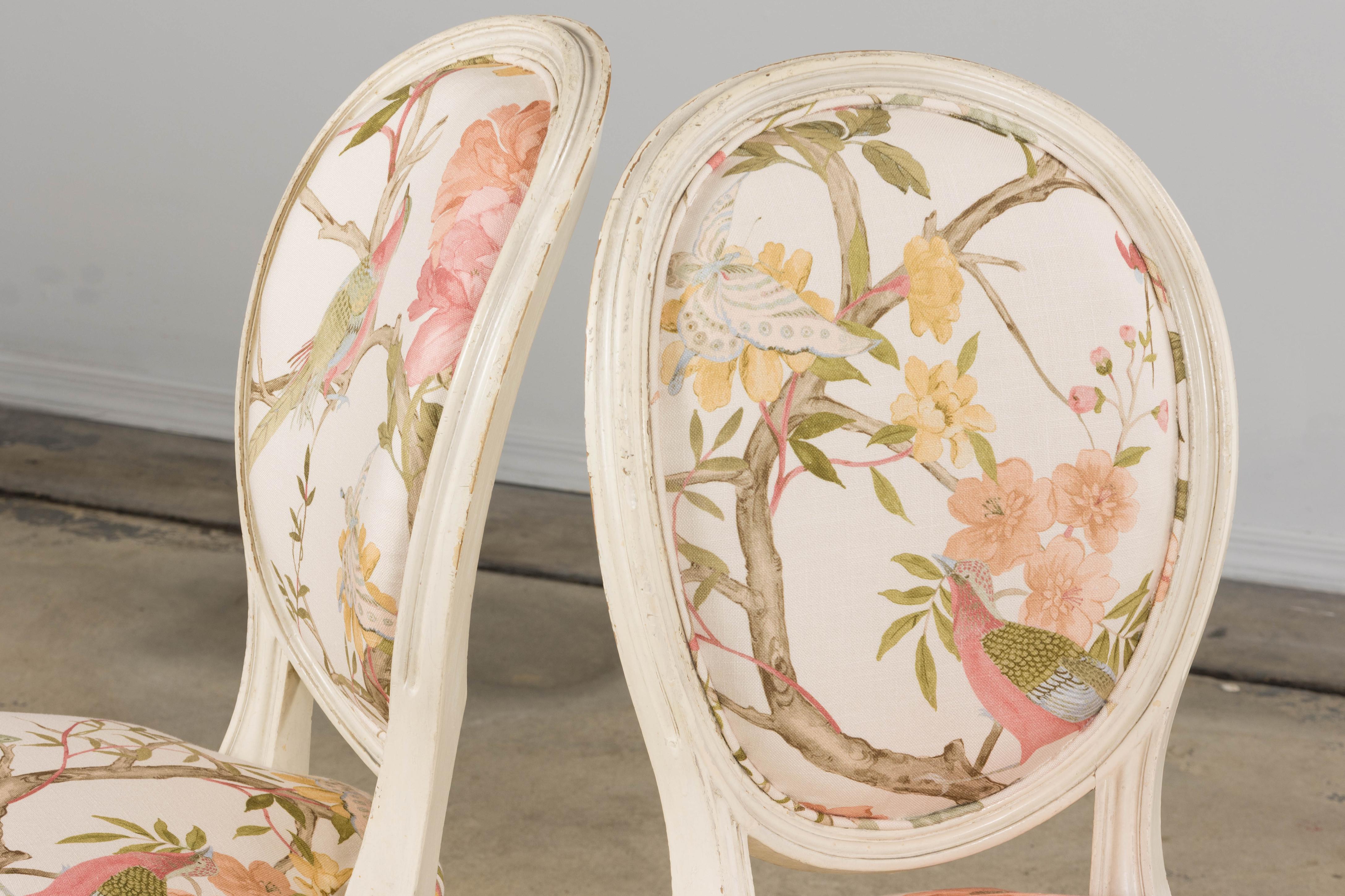 Antique French Louis XVI Painted Side Chairs in Pink Chinoiseries Fabric- A Pair For Sale 12