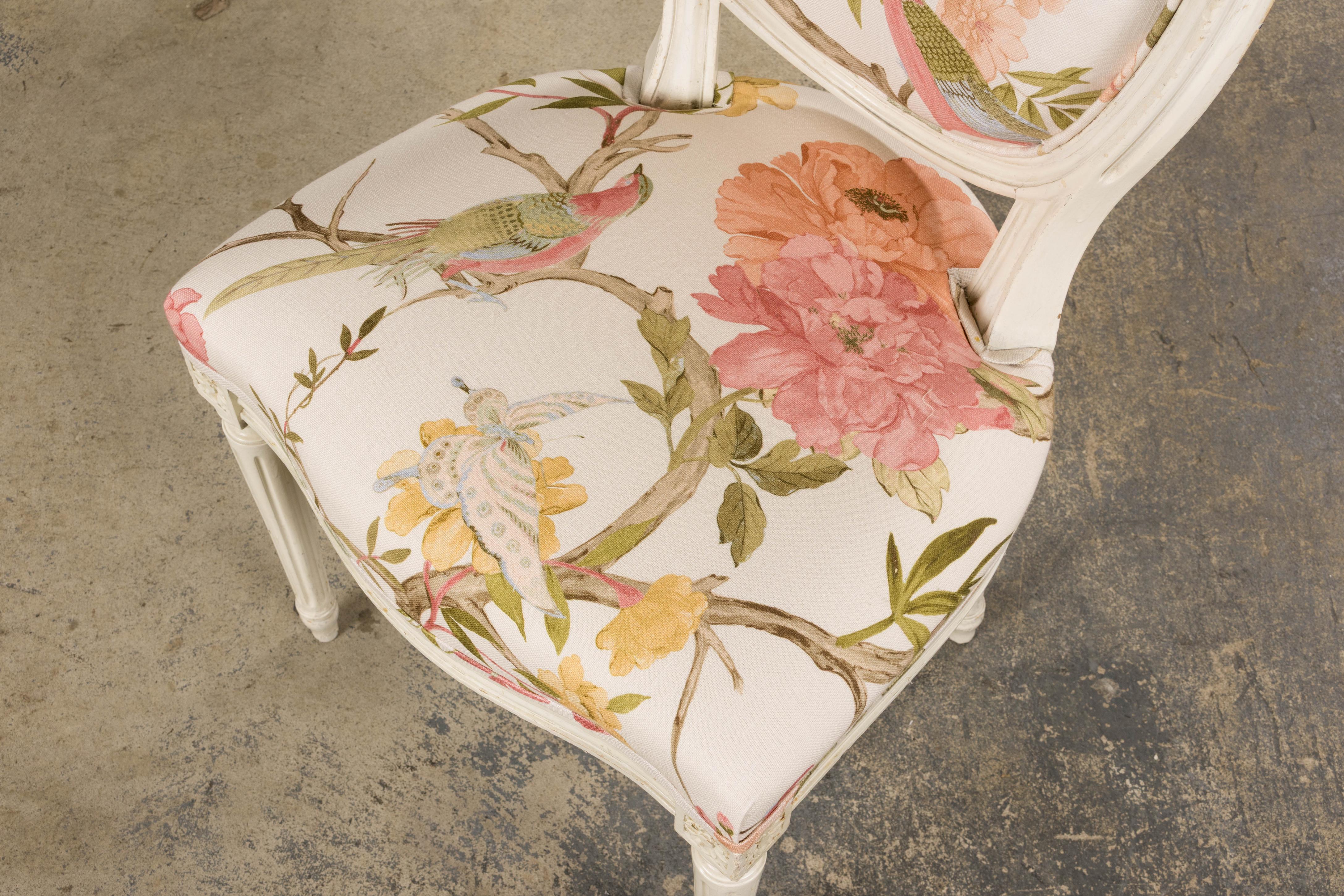 Antique French Louis XVI Painted Side Chairs in Pink Chinoiseries Fabric- A Pair For Sale 13