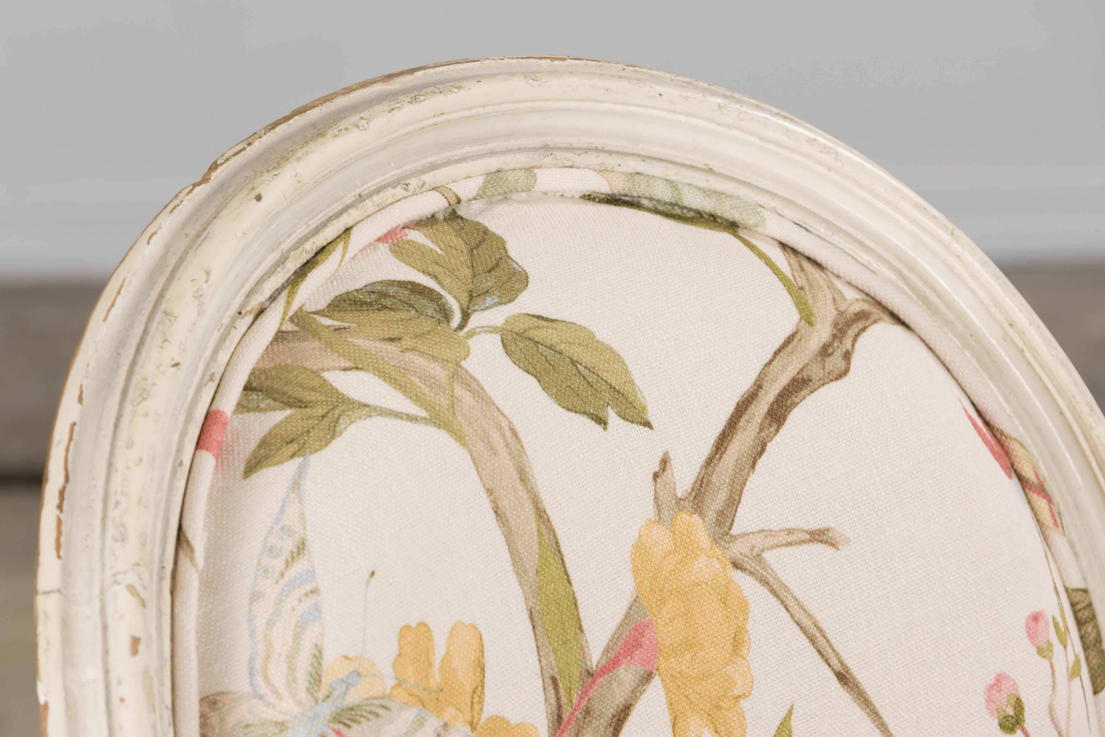 Antique French Louis XVI Painted Side Chairs in Pink Chinoiseries Fabric- A Pair For Sale 2