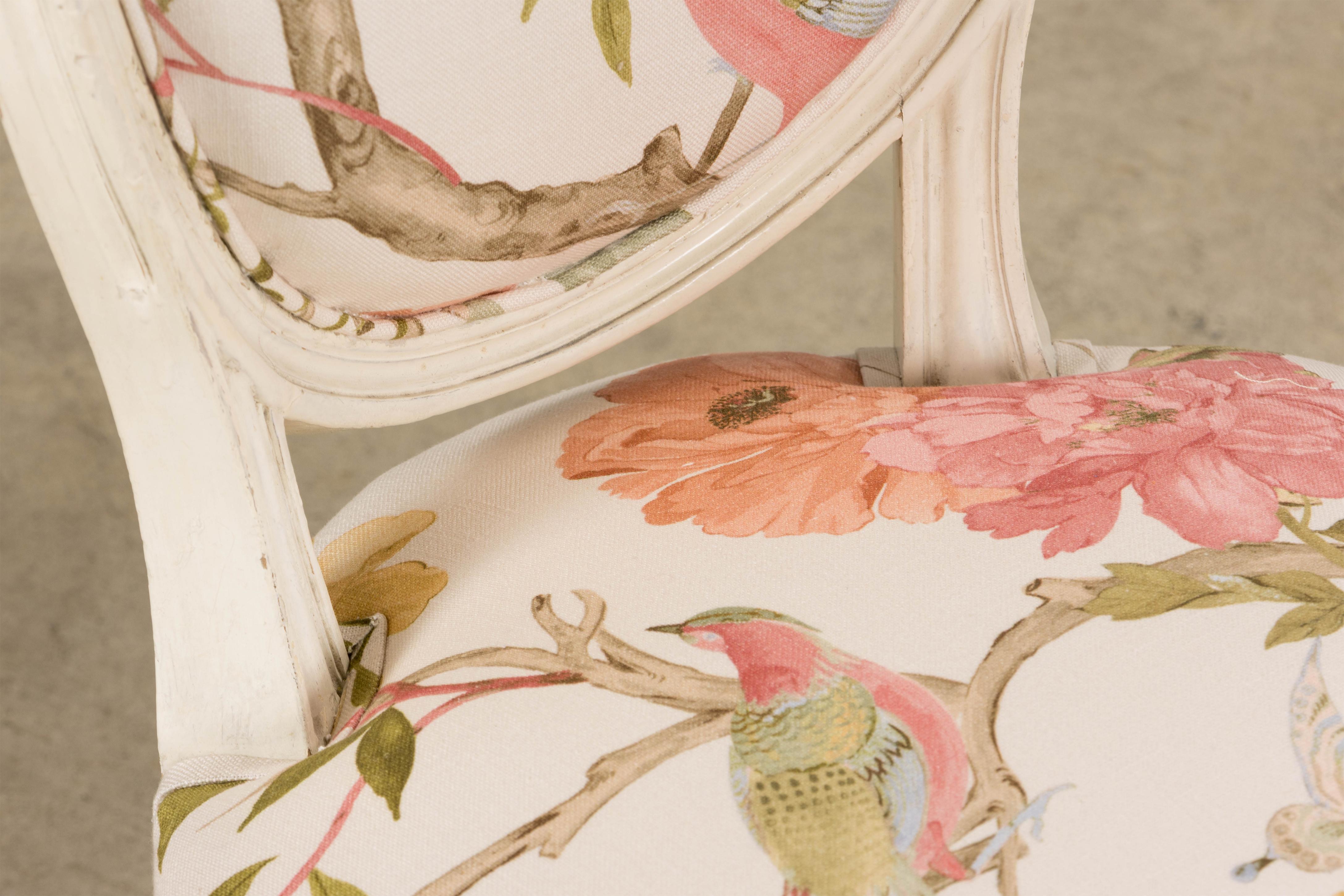 Antique French Louis XVI Painted Side Chairs in Pink Chinoiseries Fabric- A Pair For Sale 3