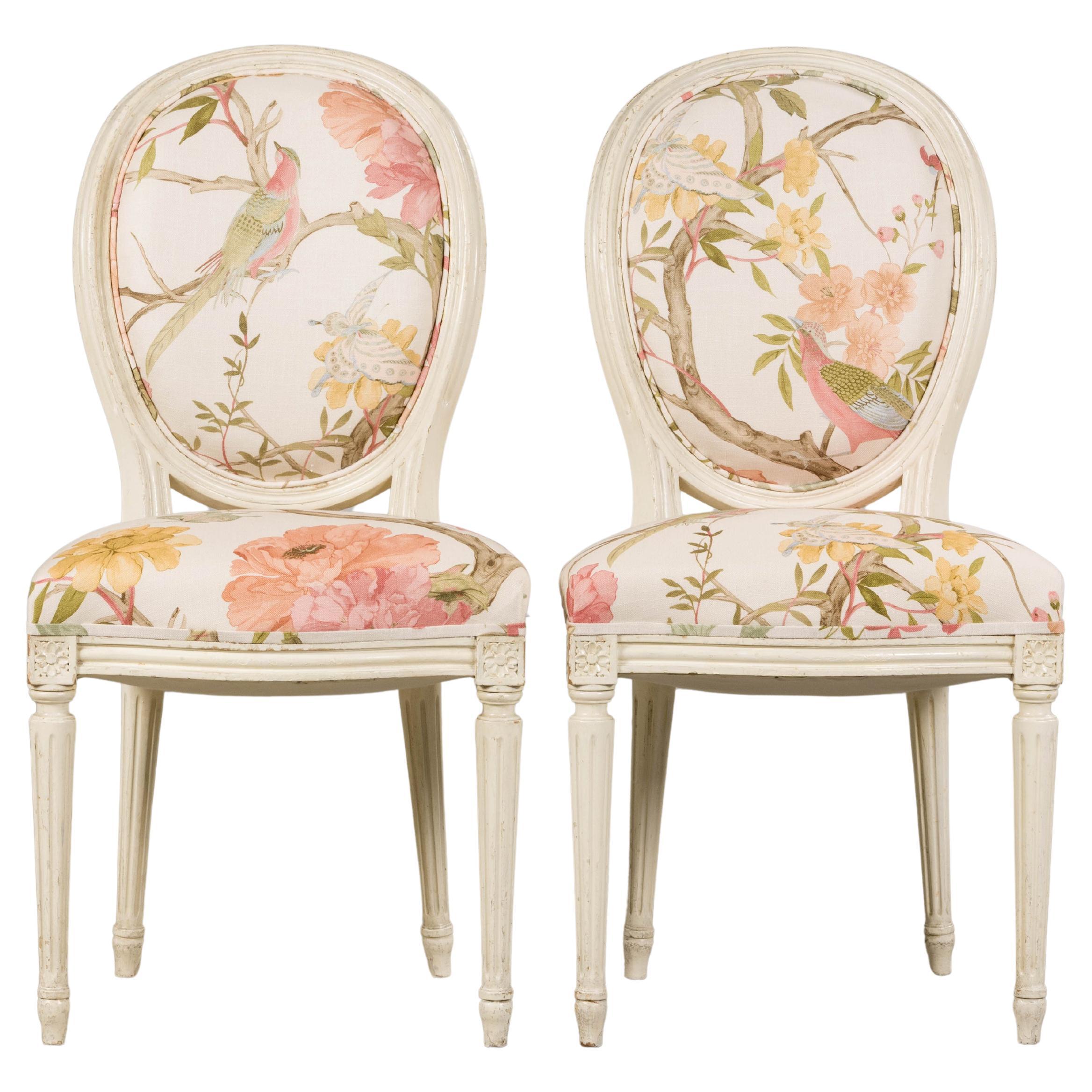 Antique French Louis XVI Painted Side Chairs in Pink Chinoiseries Fabric- A Pair For Sale