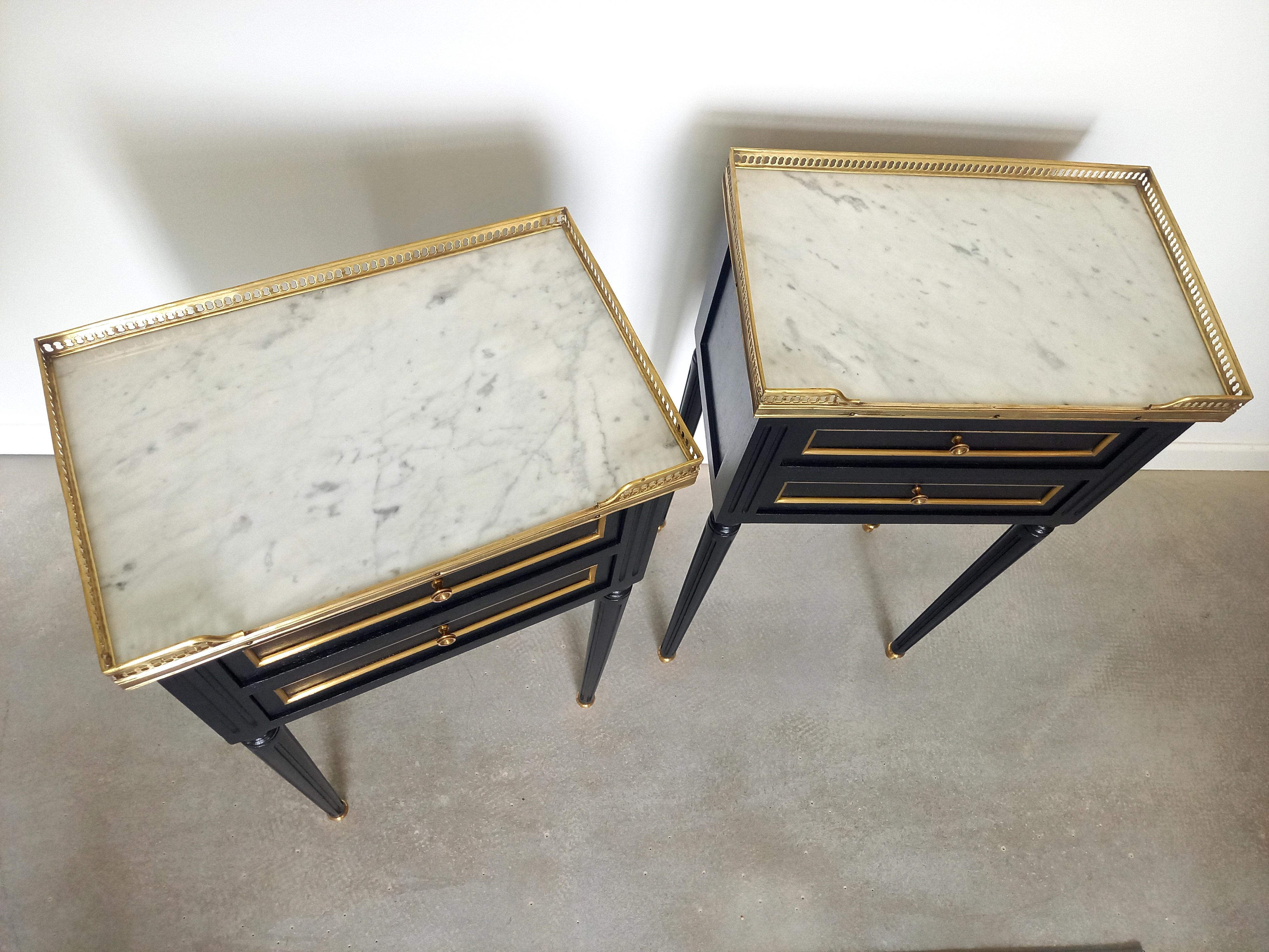 Early 20th Century Antique French Louis XVI Pair Of Nightstairs Marble & Bronze For Sale