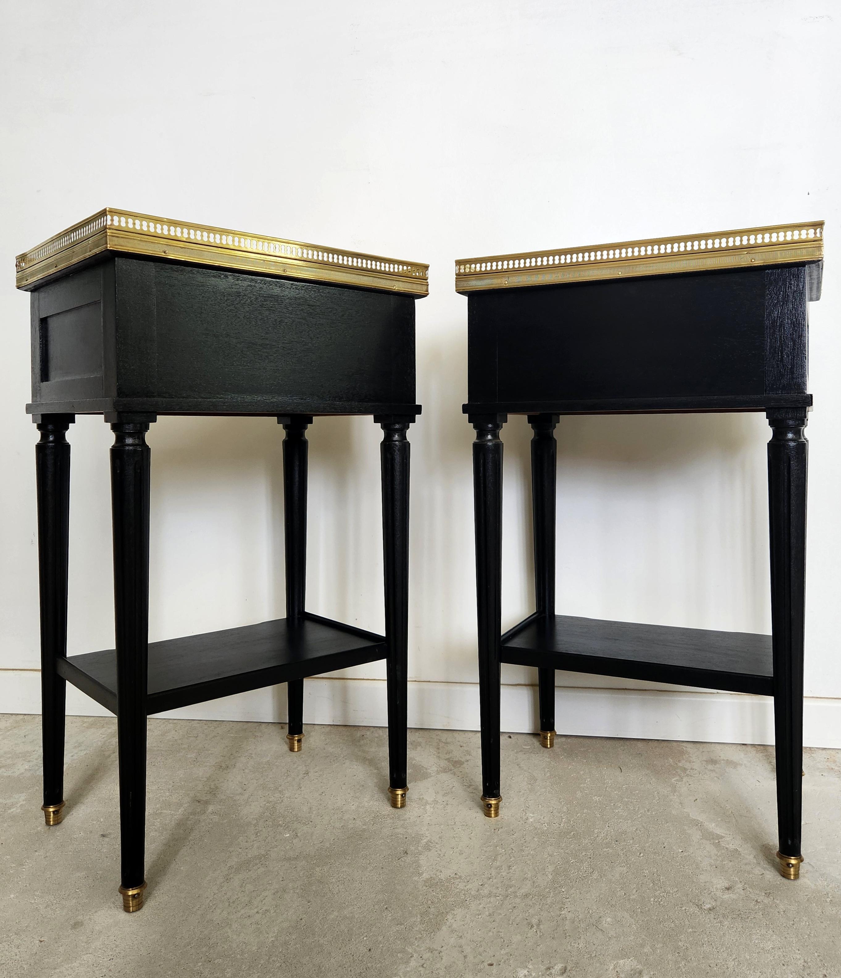 Antique French Louis XVI Pair Of Nightstands End Tables Marble & Bronze In Good Condition For Sale In Senonches, Centre-Val de Loire