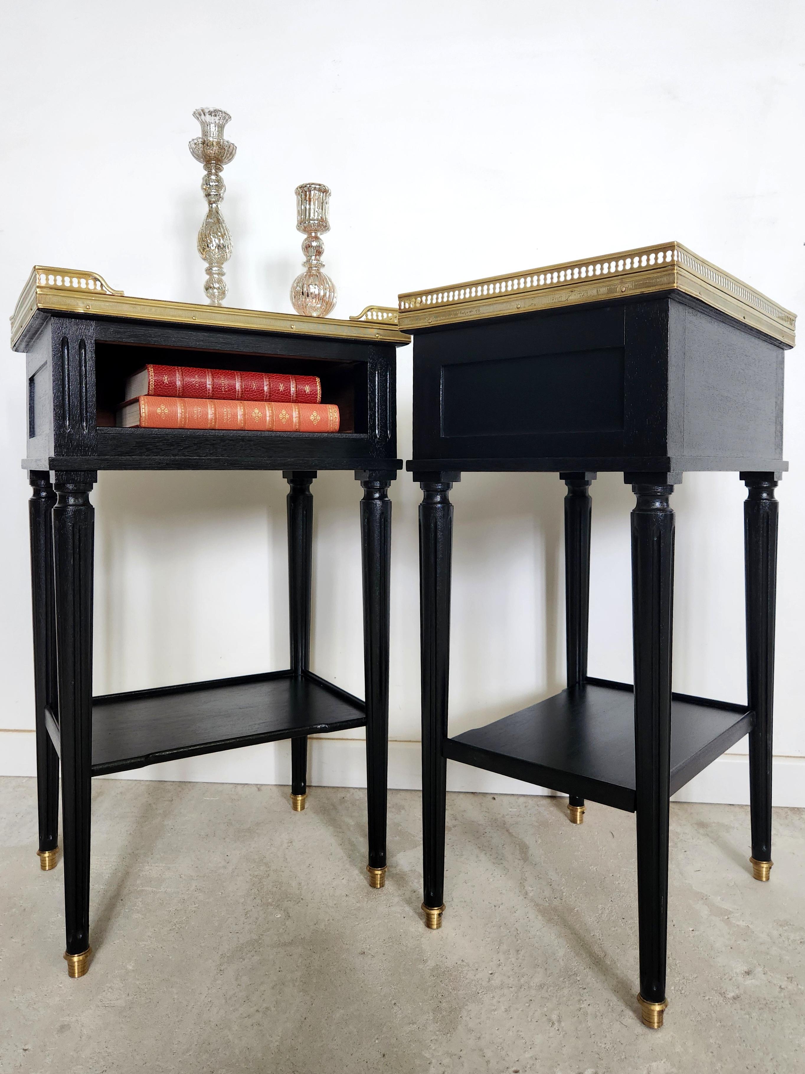 Antique French Louis XVI Pair Of Nightstands End Tables Marble & Bronze For Sale 1