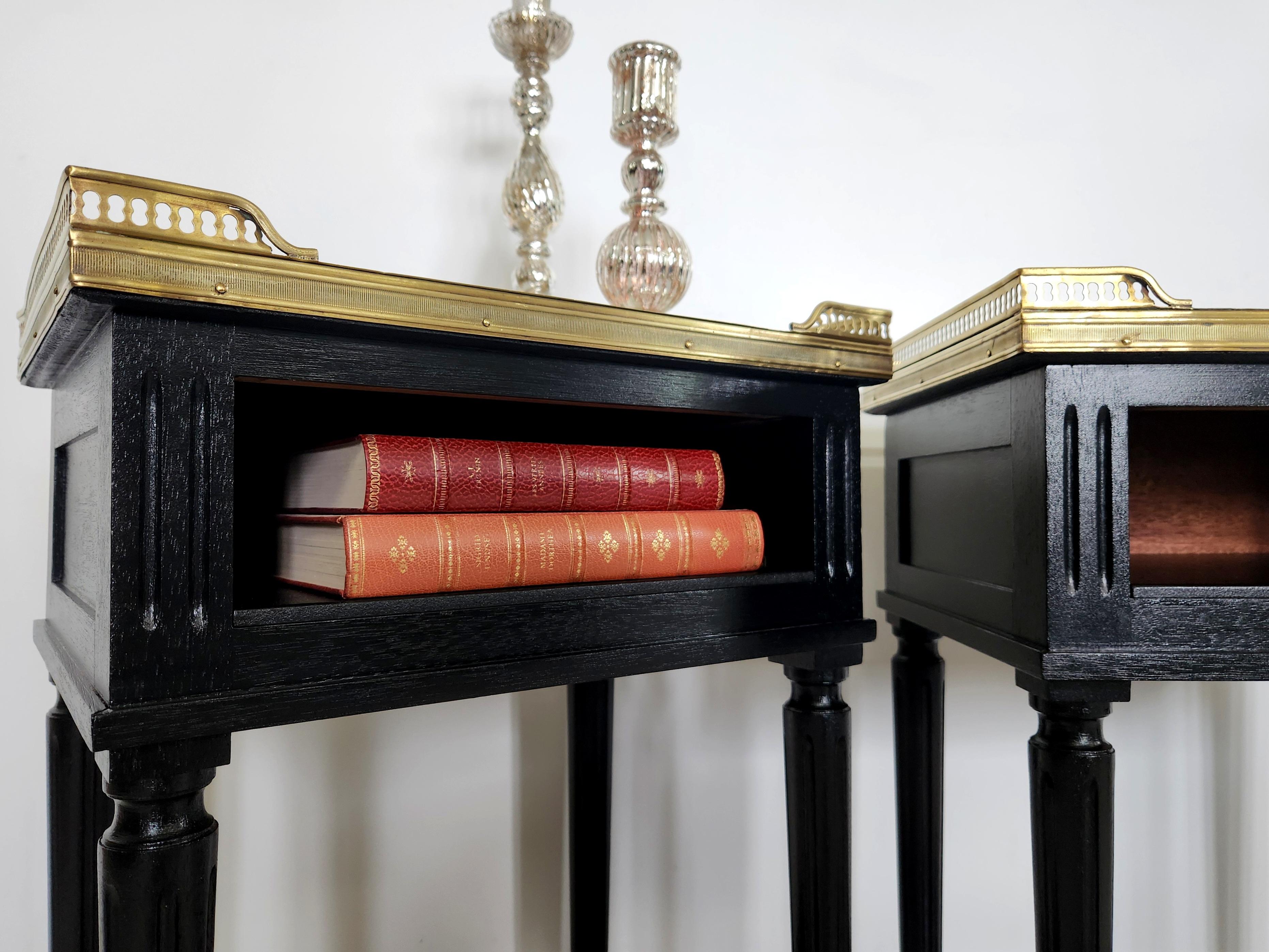 Antique French Louis XVI Pair Of Nightstands End Tables Marble & Bronze For Sale 2