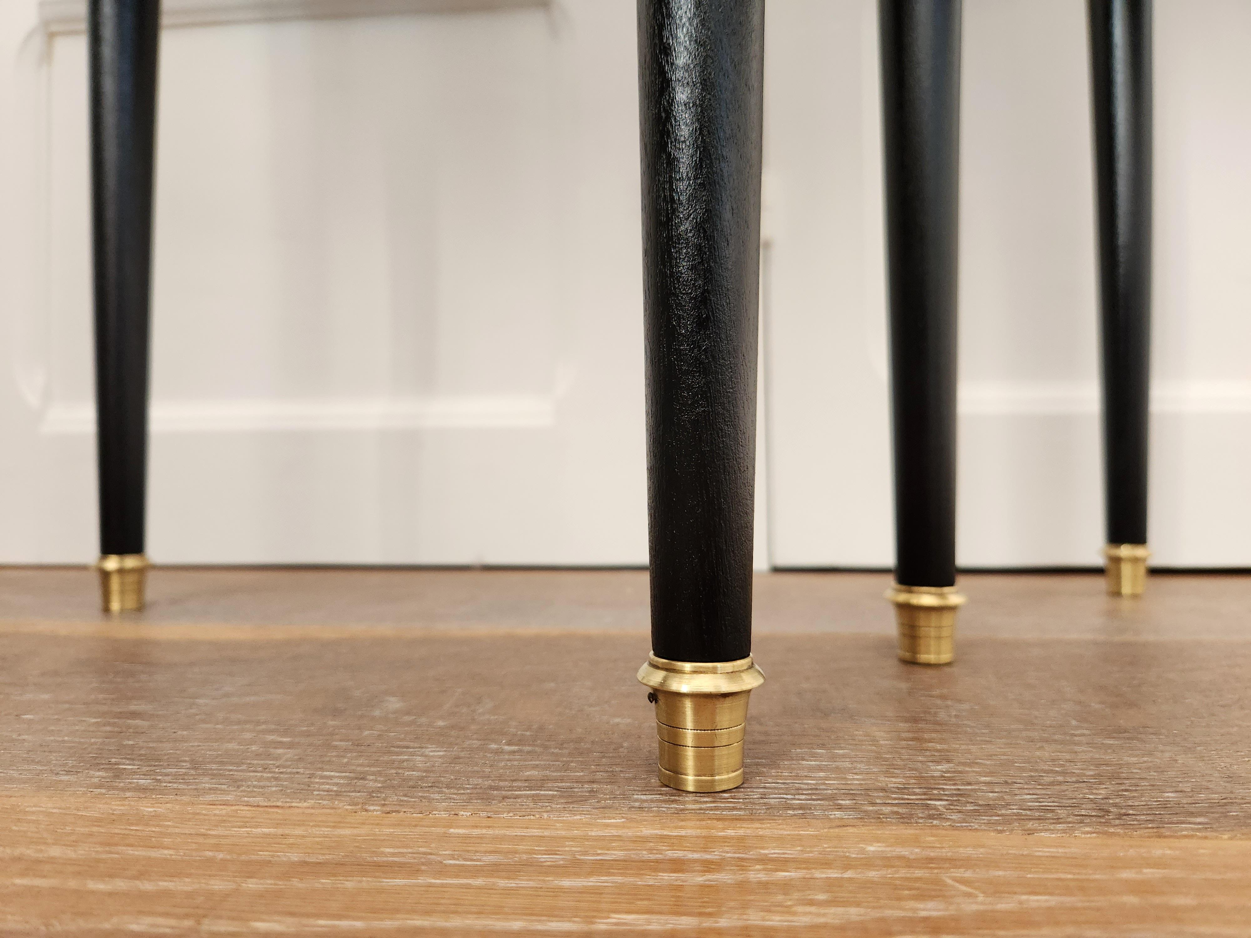Paire de tables de nuit, tables d'appoint, marbre et bronze, de style Louis XVI en vente 4