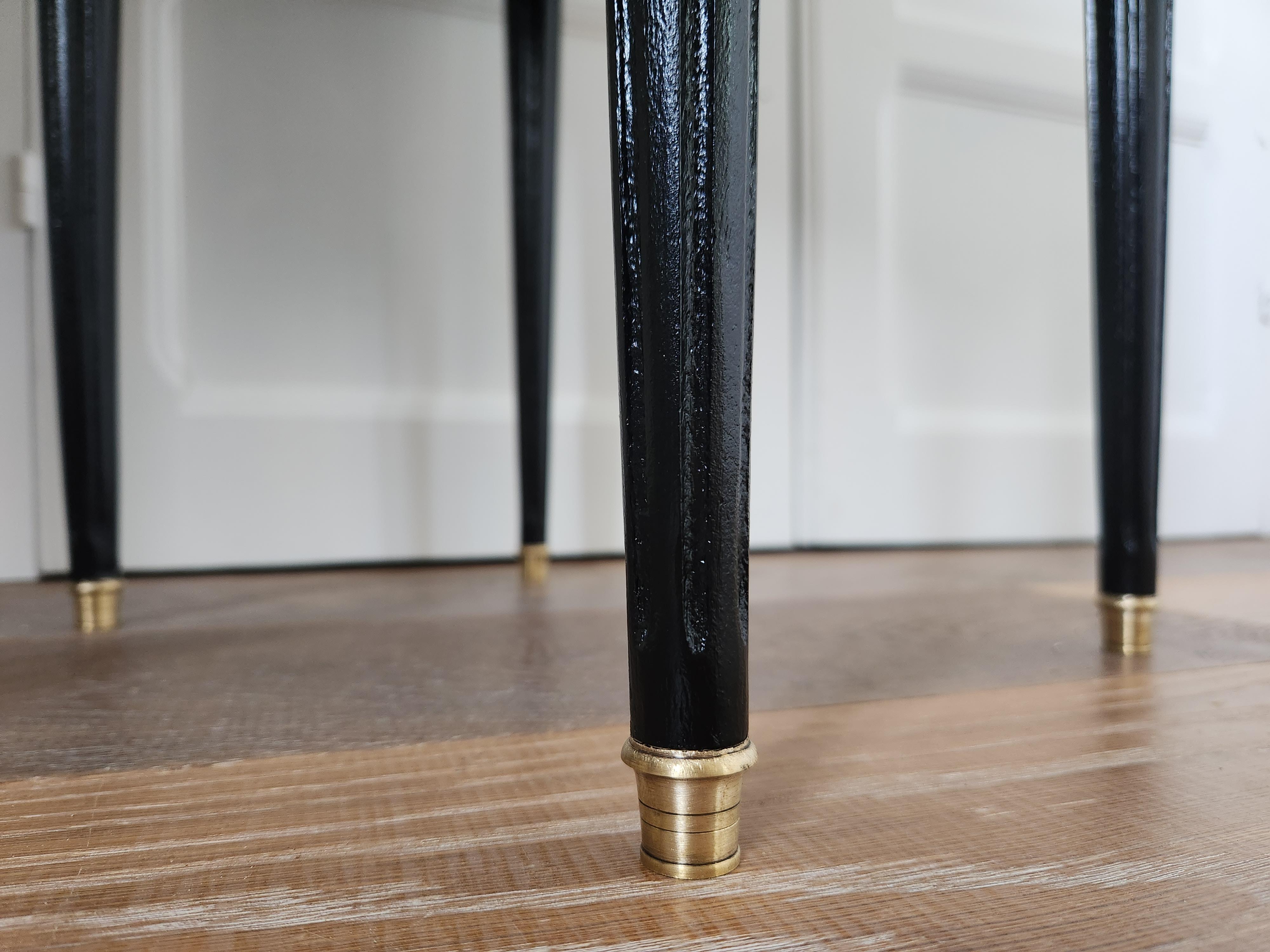Paire de tables de nuit, tables d'appoint, marbre et bronze, de style Louis XVI en vente 1