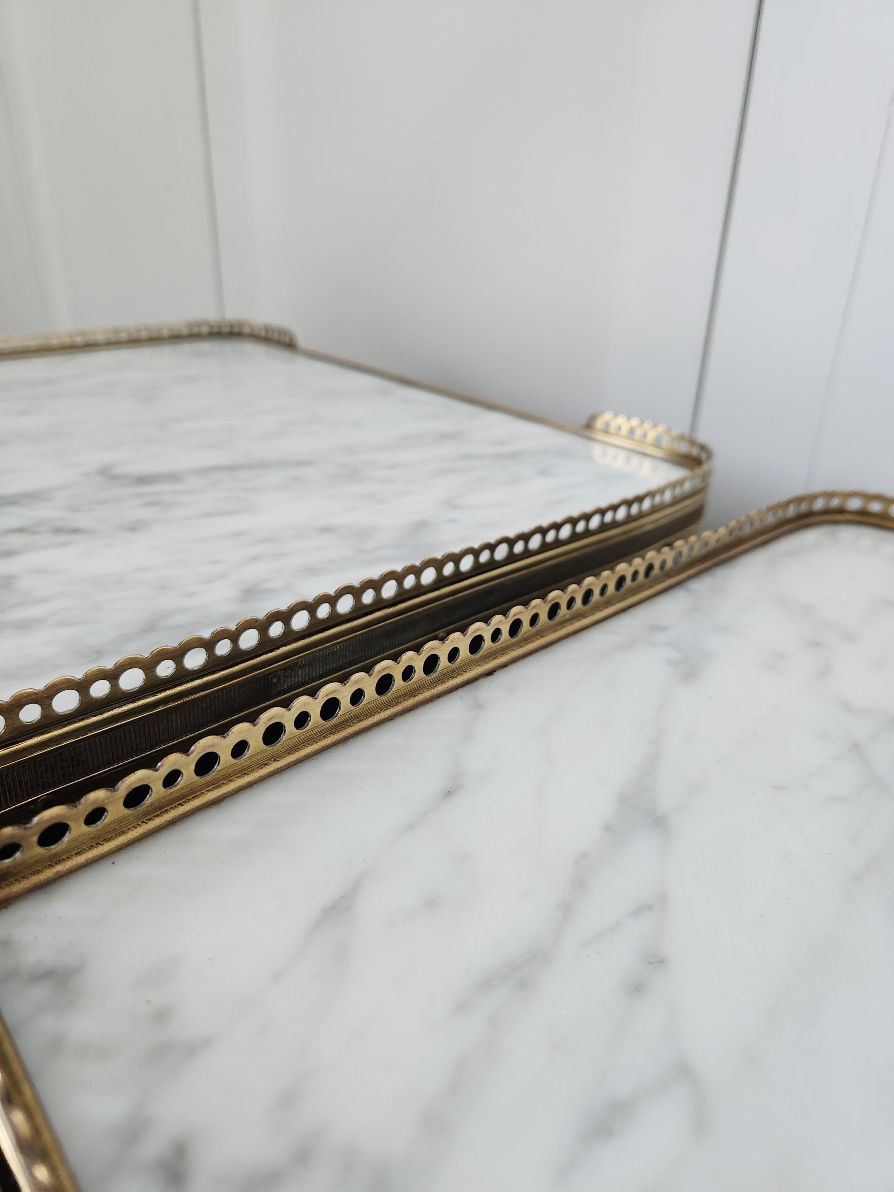 Paire de tables de nuit, tables d'appoint, marbre et bronze, de style Louis XVI en vente 3