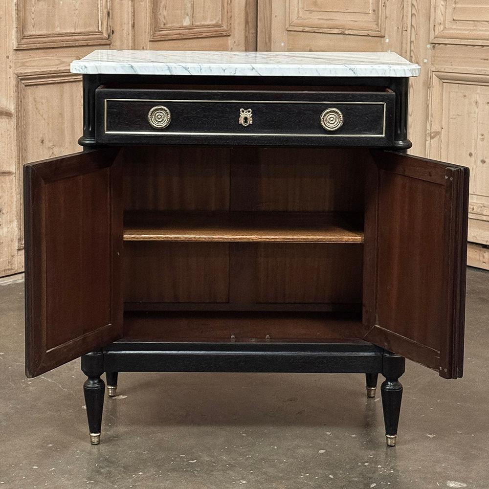 Antique French Louis XVI Petite Mahogany Buffet con marmo di Carrara in vendita 5