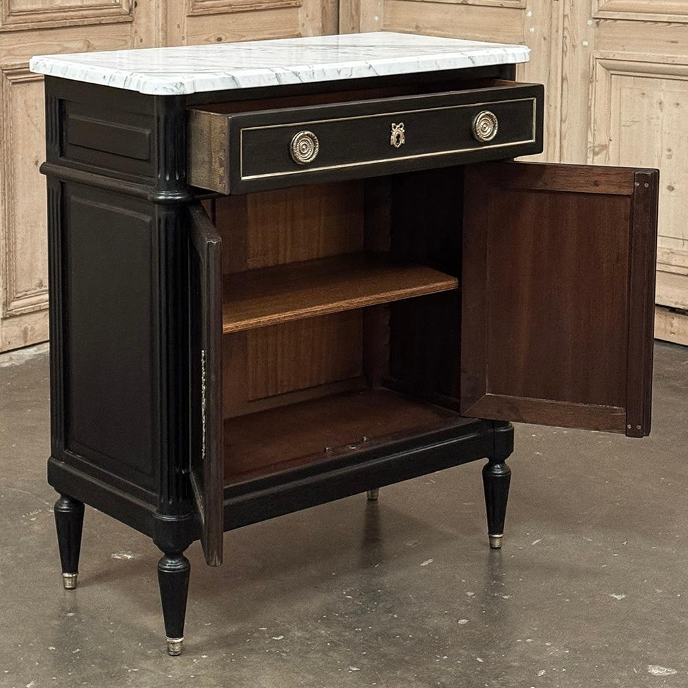 Antique French Louis XVI Petite Mahogany Buffet con marmo di Carrara in vendita 6