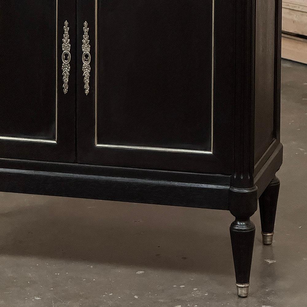 Ottone Antique French Louis XVI Petite Mahogany Buffet con marmo di Carrara in vendita