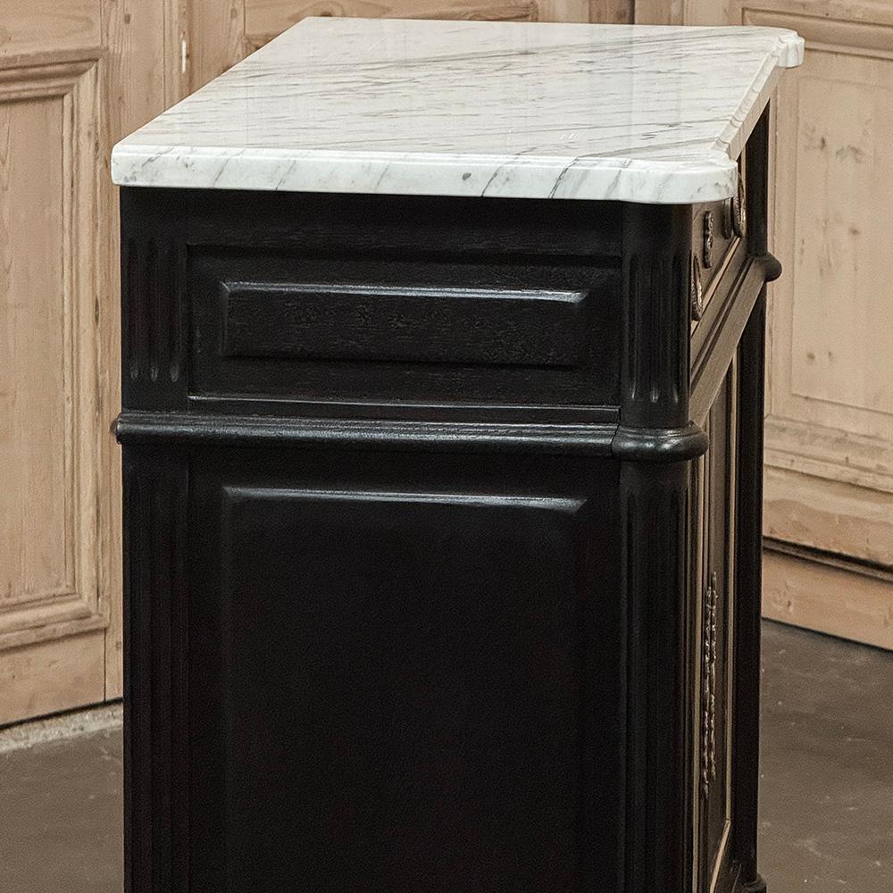 Antique French Louis XVI Petite Mahogany Buffet con marmo di Carrara in vendita 1