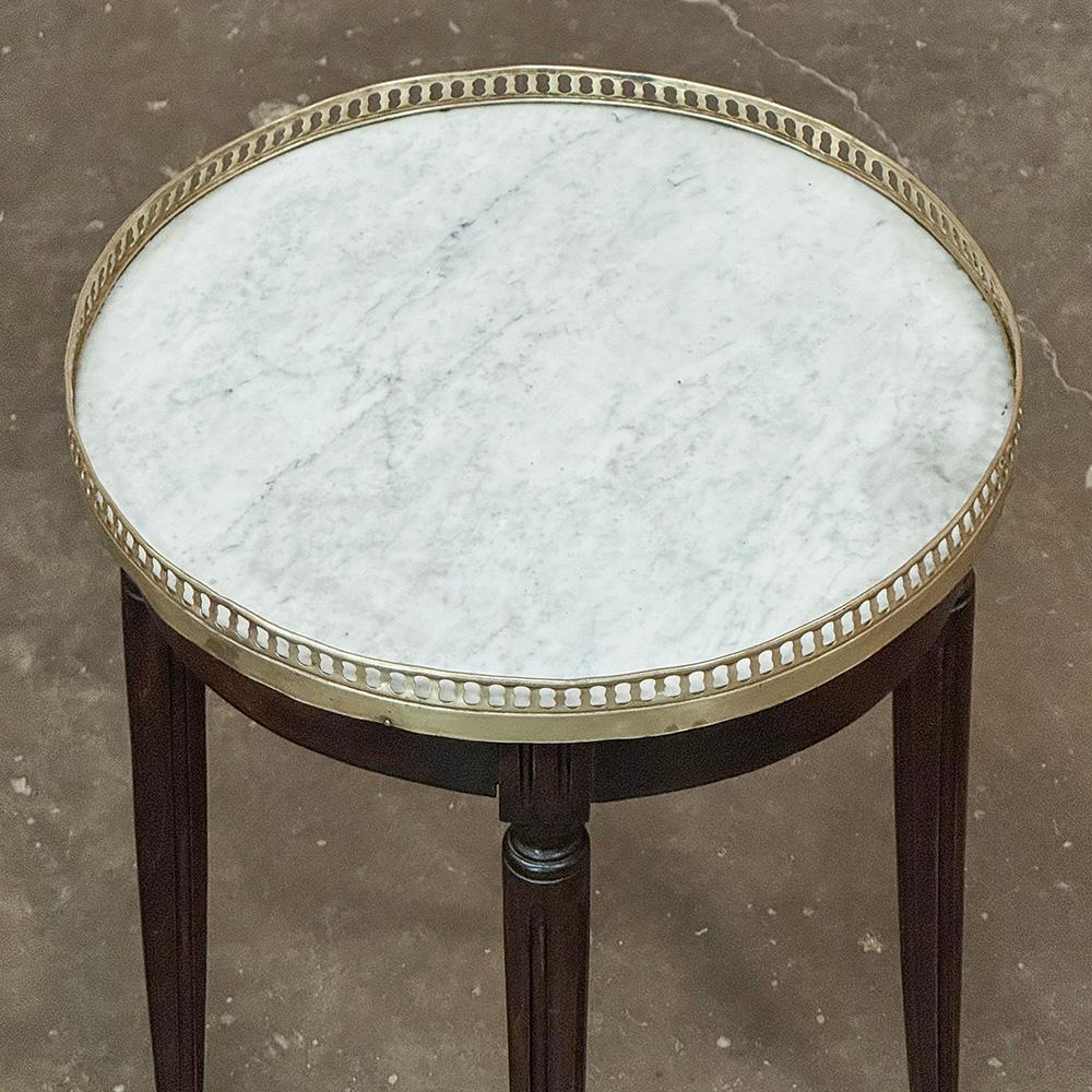 Antique French Louis XVI Round Mahogany End Table with Carrara Marble For Sale 5