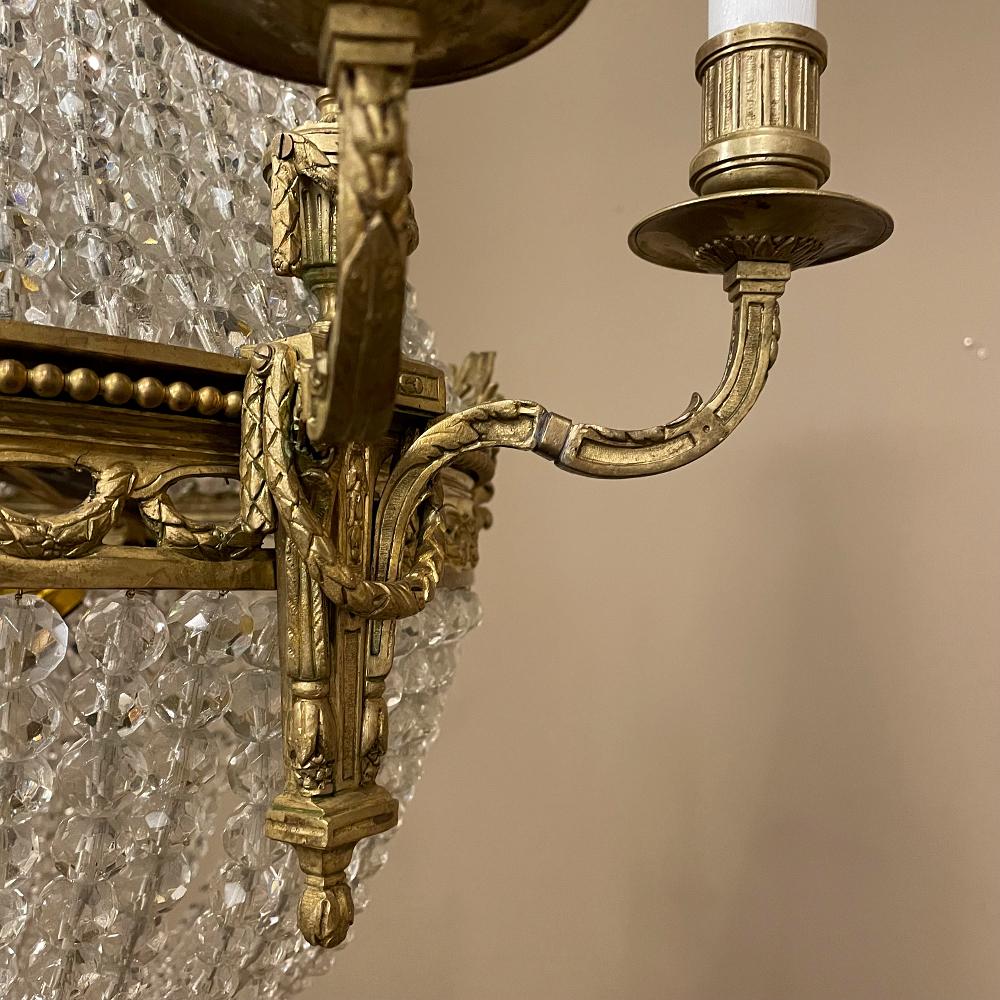Antiker französischer Louis-XVI-Perlen-Kronleuchter aus Kristall und Bronze im Angebot 6