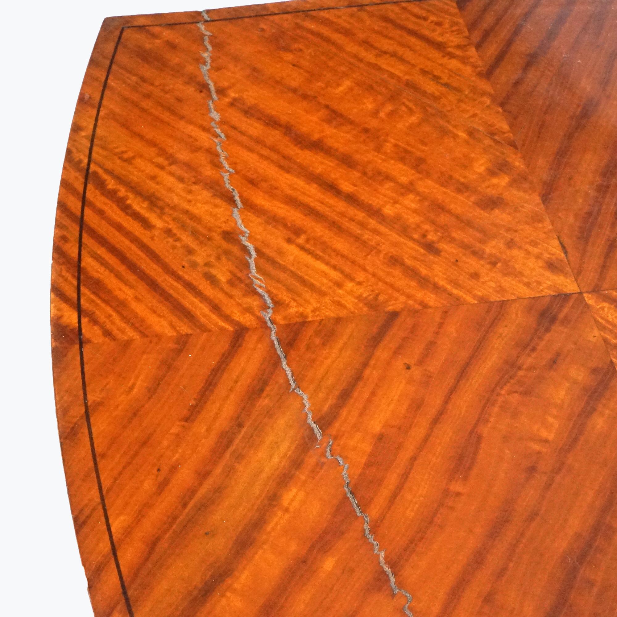 Ancienne table d'appoint française Louis XVI en bois de satin avec façade en forme de nœud, vers 1920 en vente 6